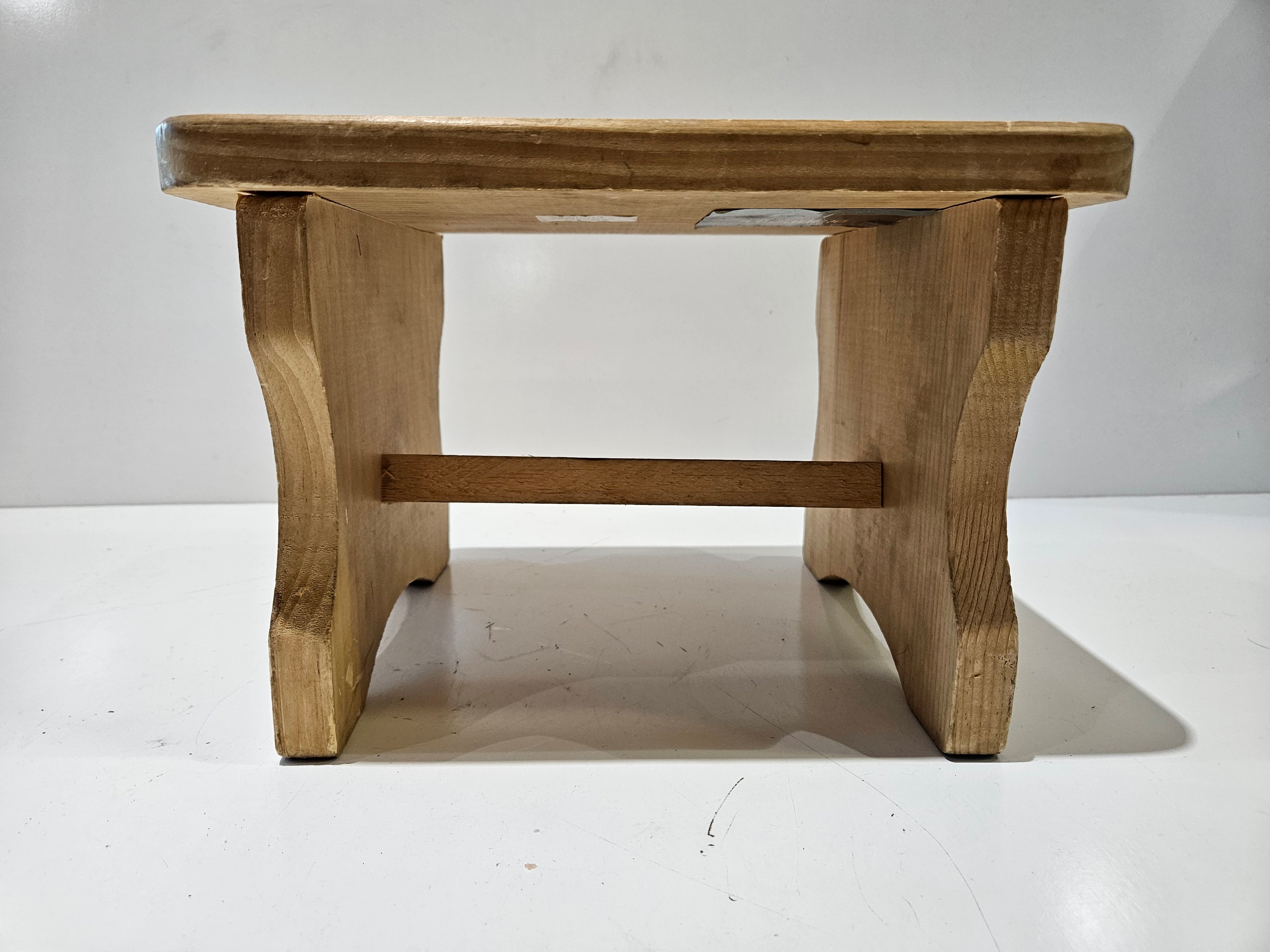 Woodpile Fun! 2011 Solid Wood Rectangle Step Stool Bench 200 Lb Weight Limit USA