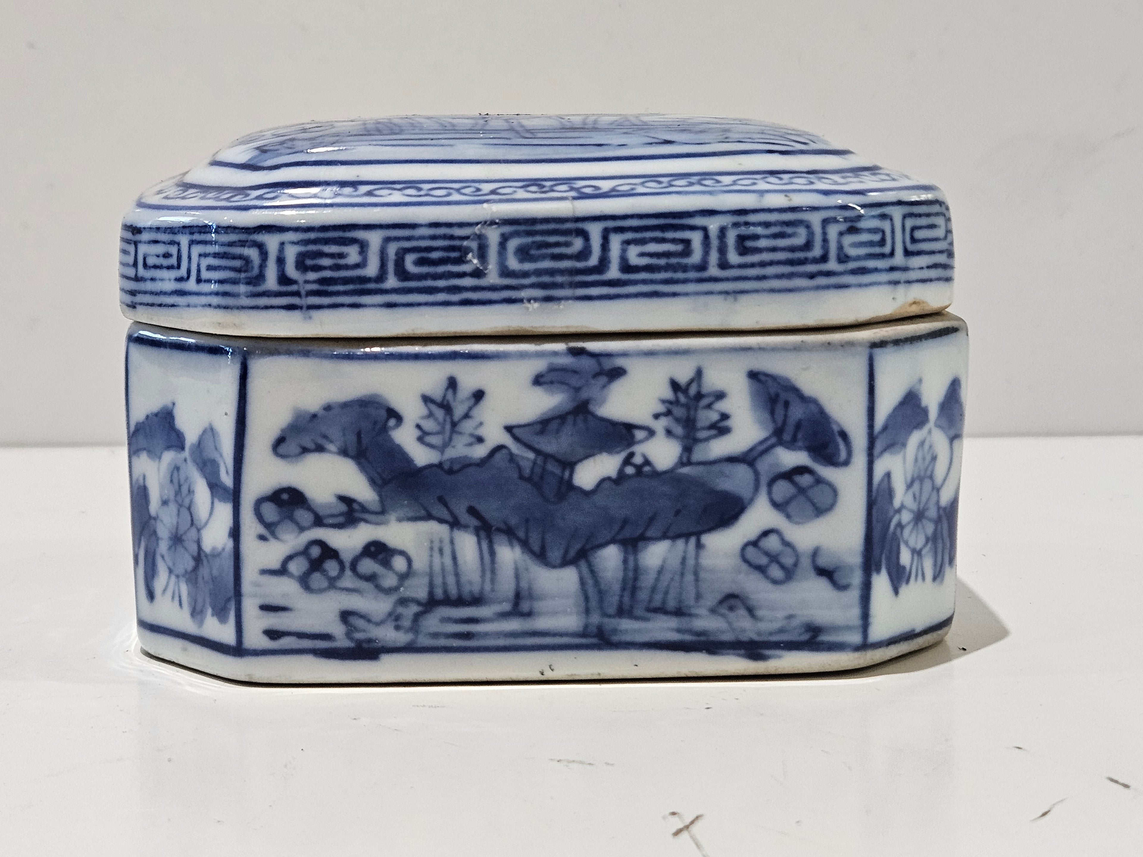 Vintage Blue White Porcelain Trinket Jewelry Box Chinese Asian Floral Lotus Lidded Box