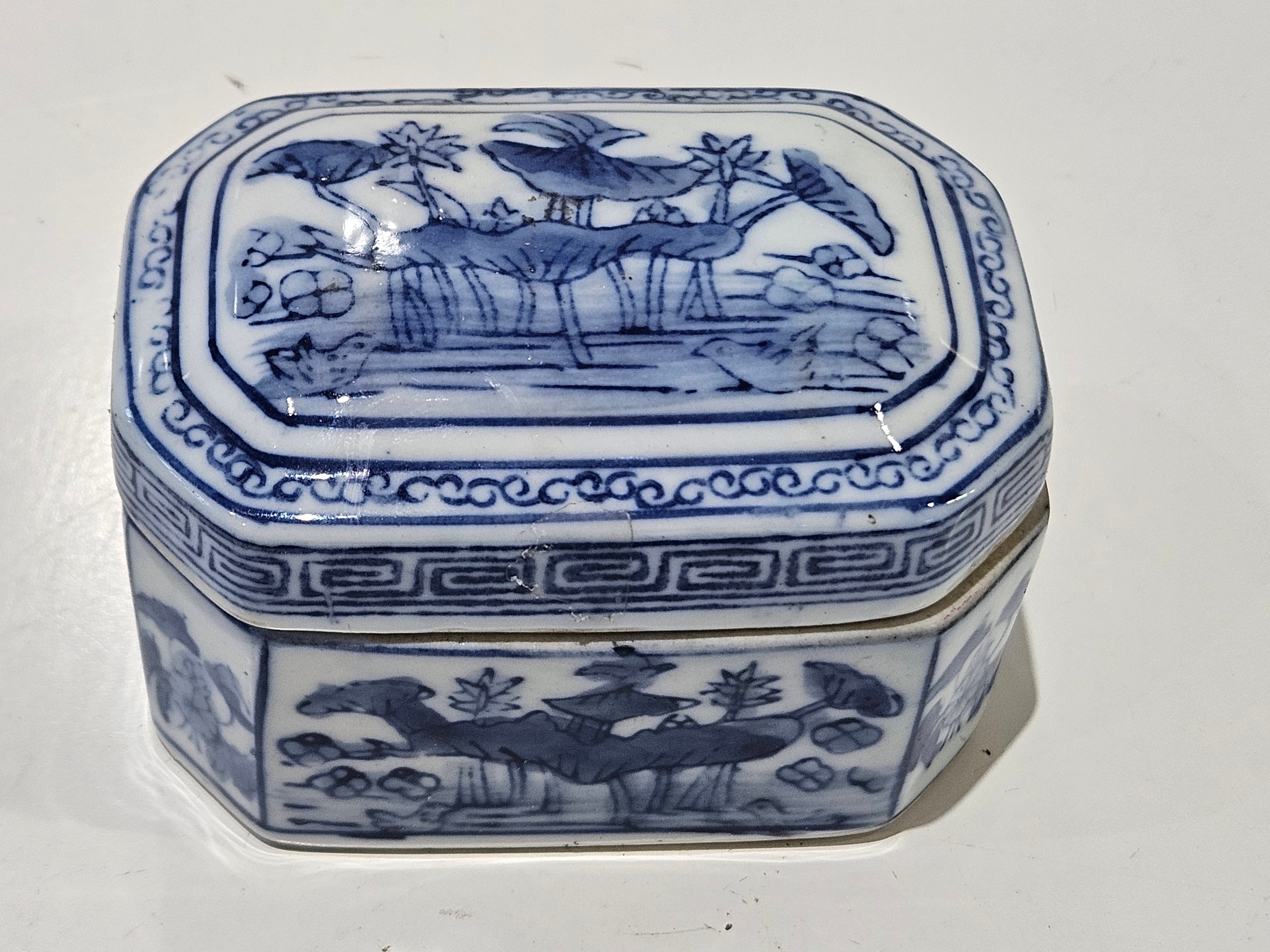Vintage Blue White Porcelain Trinket Jewelry Box Chinese Asian Floral Lotus Lidded Box