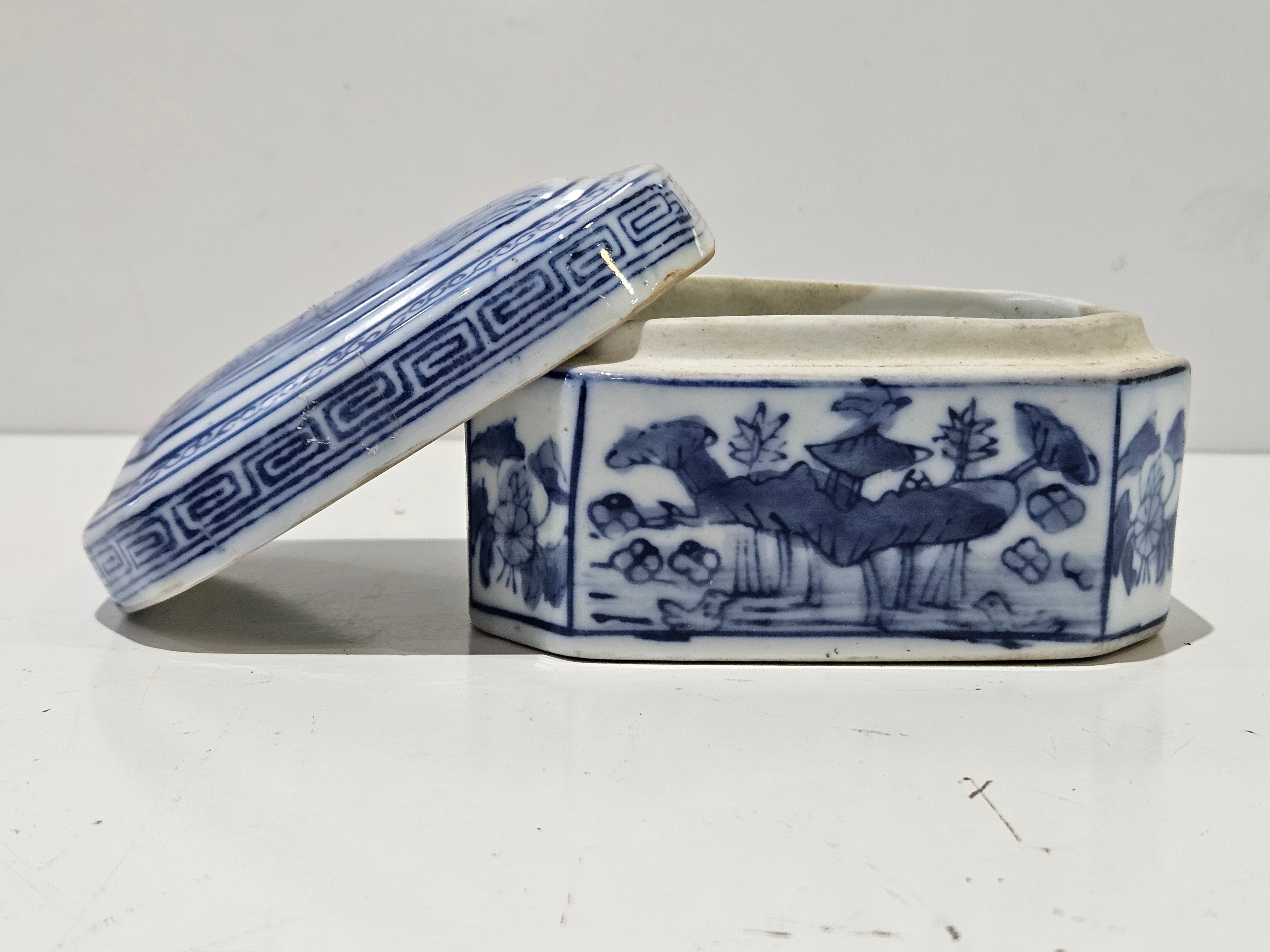 Vintage Blue White Porcelain Trinket Jewelry Box Chinese Asian Floral Lotus Lidded Box