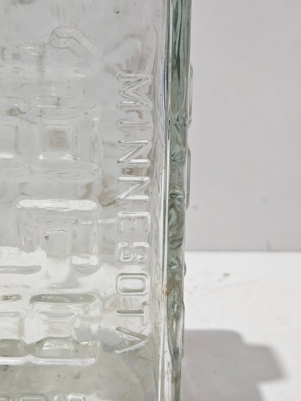 Vintage Hiram Walker's Deluxe Bourbon Embossed Glass Decanter Bottle With Stopper