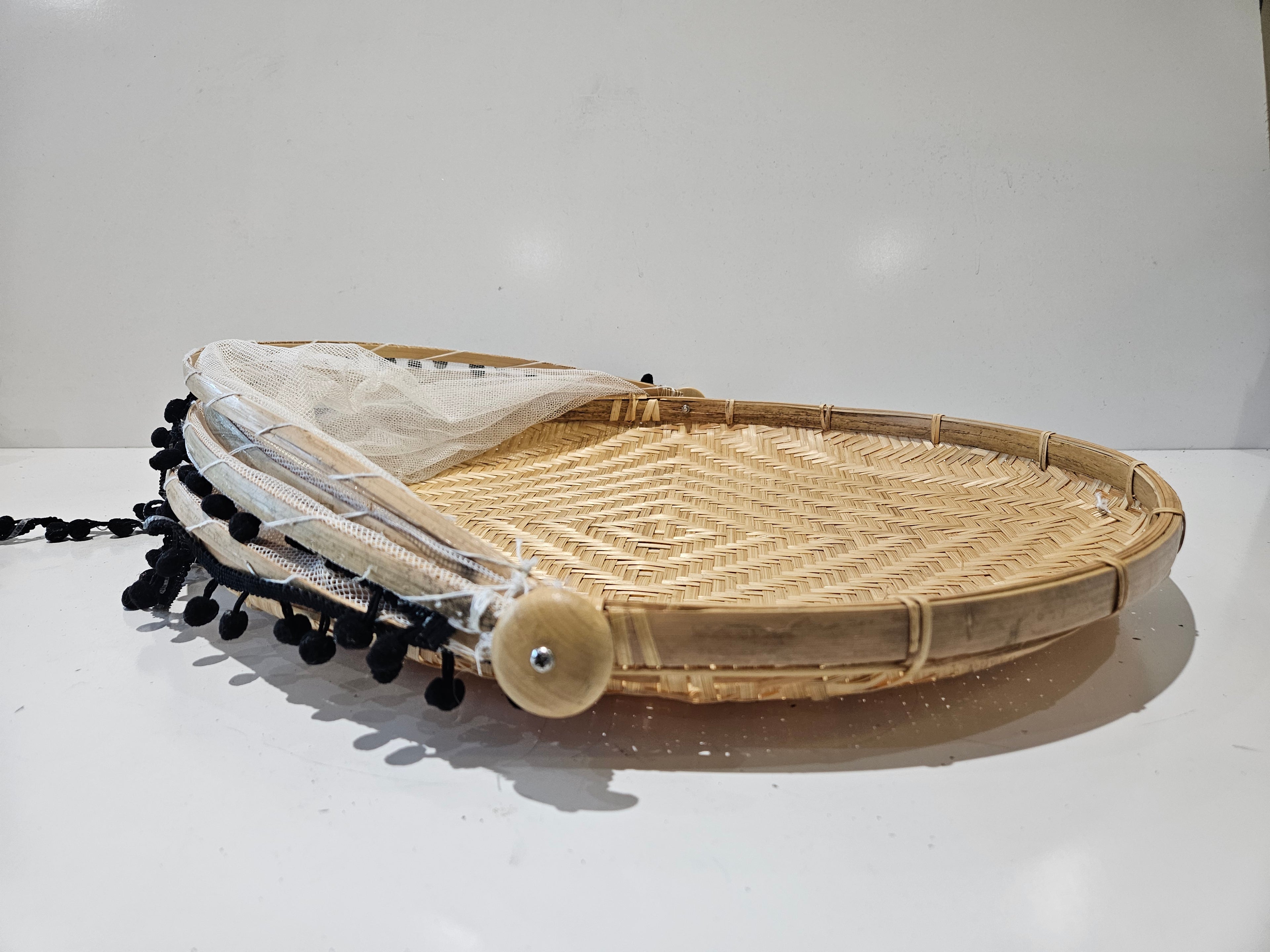 Round Bamboo Woven Food Serving Tray With Mesh Cover Foldable Picnic Basket Dome