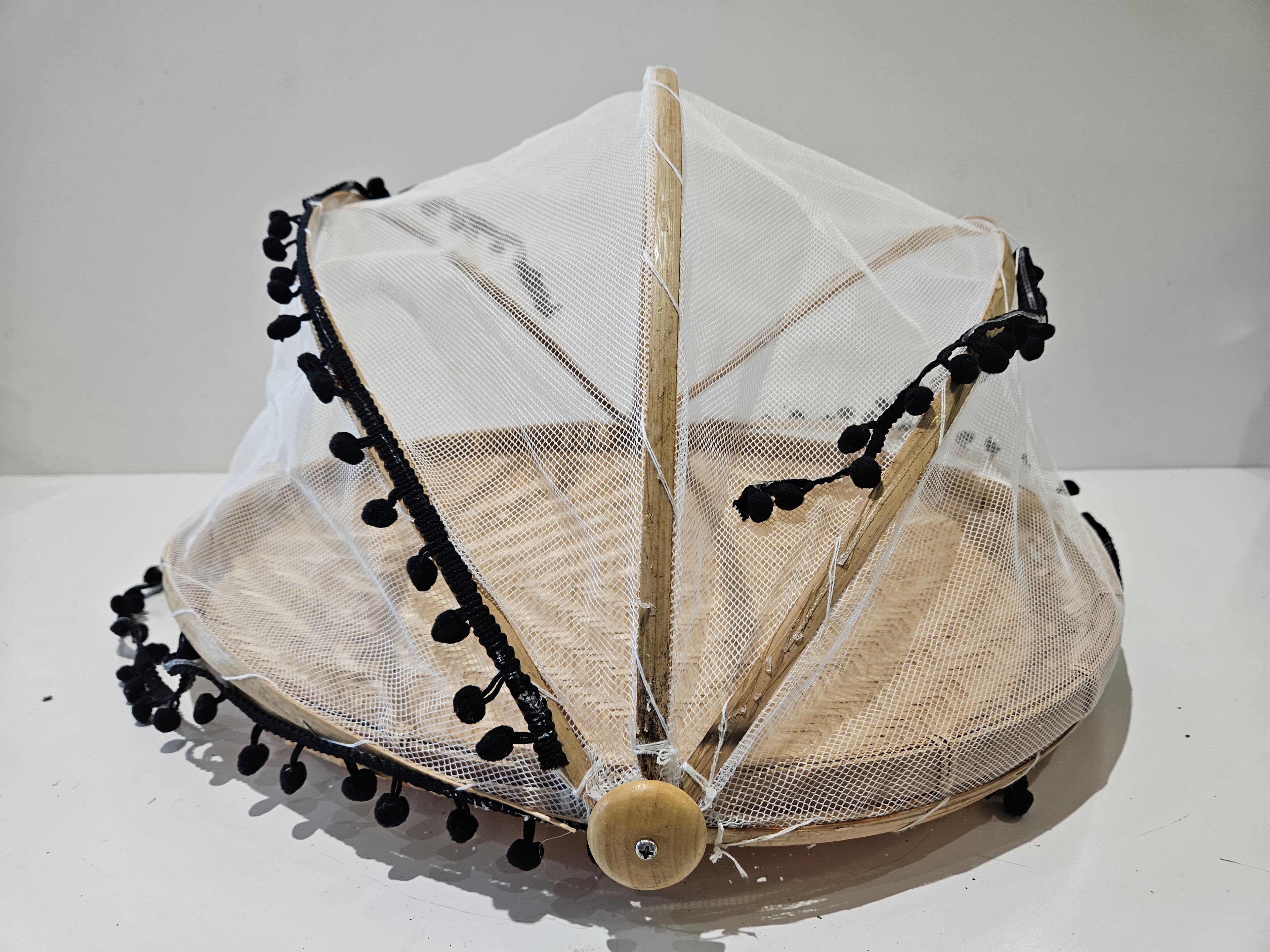 Round Bamboo Woven Food Serving Tray With Mesh Cover Foldable Picnic Basket Dome