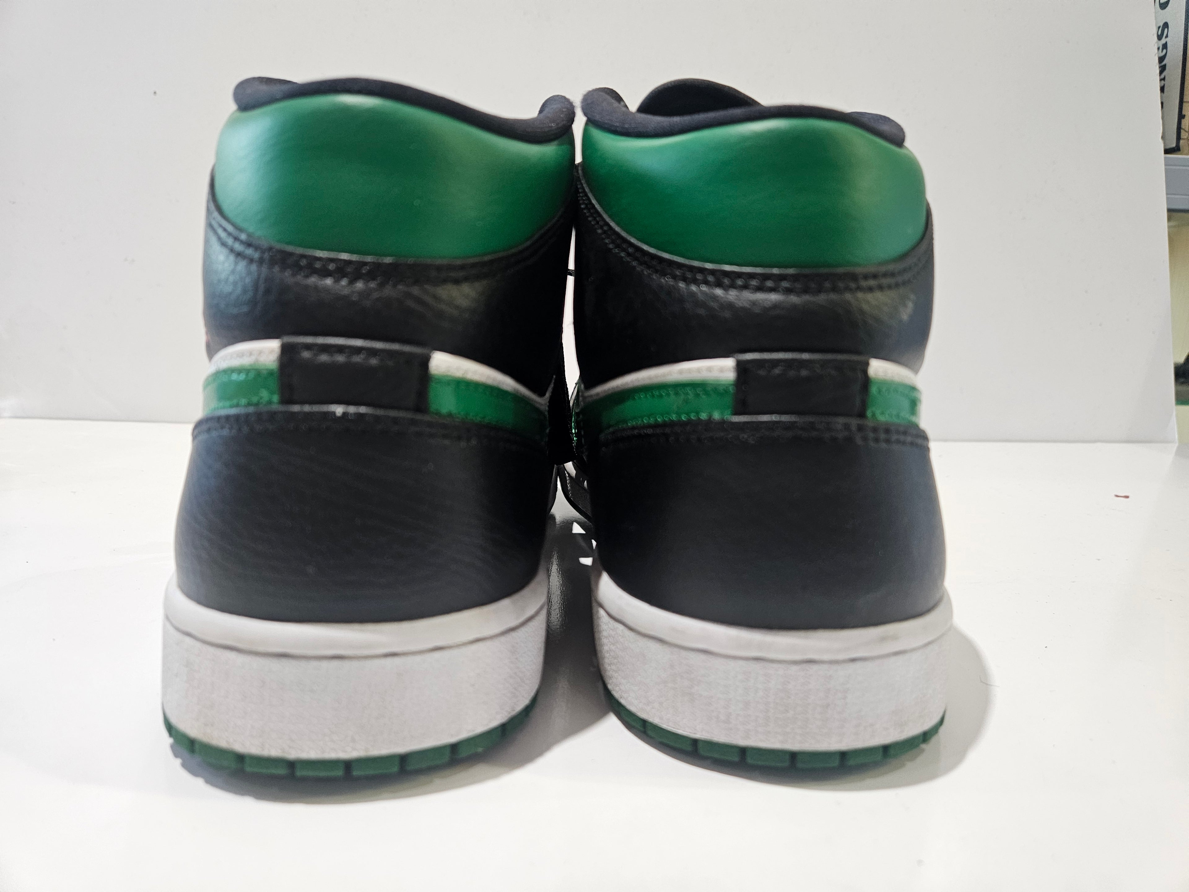 Nike Air Jordan 1 Mid Green Black White Red Men's Size 10.5 554724-067 2019