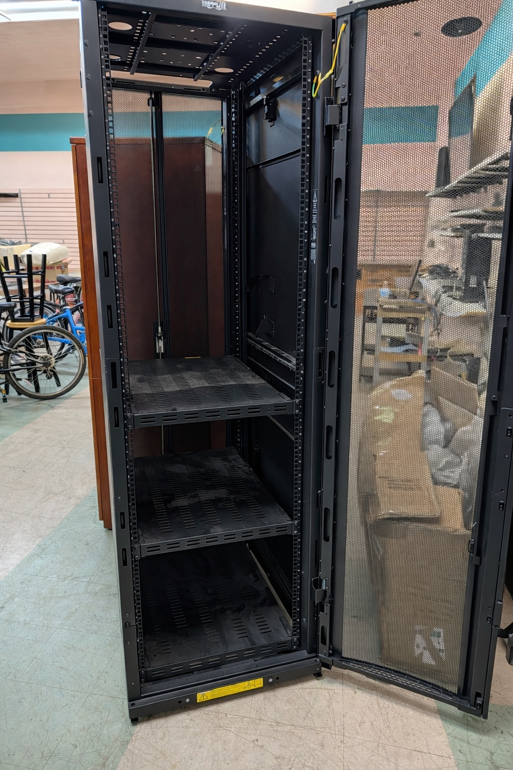 Tripp Lite SmartRack Server Cabinet Enclosure Locking Network Rack Unit