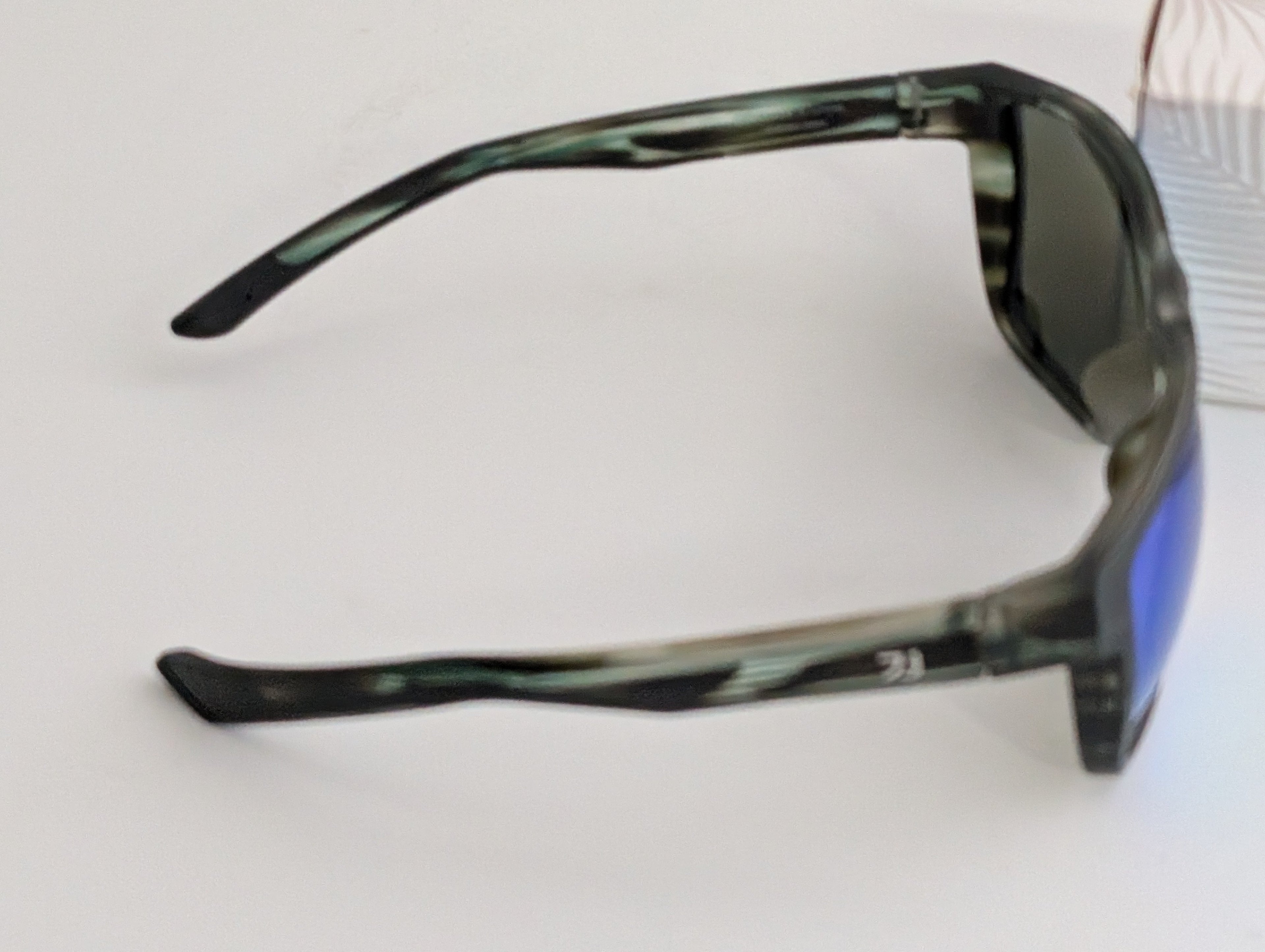RIVBAO Polarized Mirrored Green Lens Sunglasses Matte Camo Frame with Box