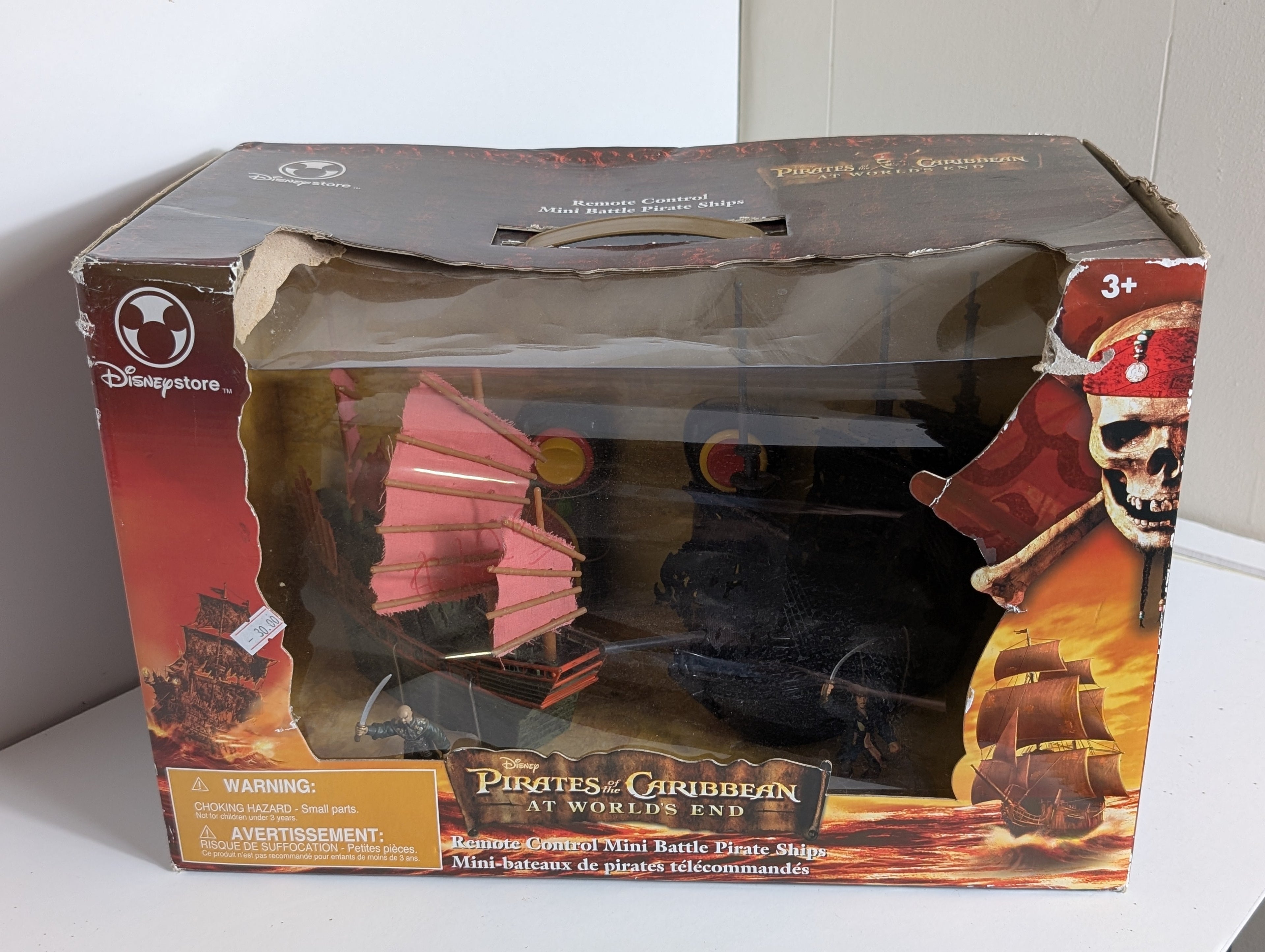 Disneys Pirates Of The Caribbean At World’s End RC Mini Battle Pirate Ships