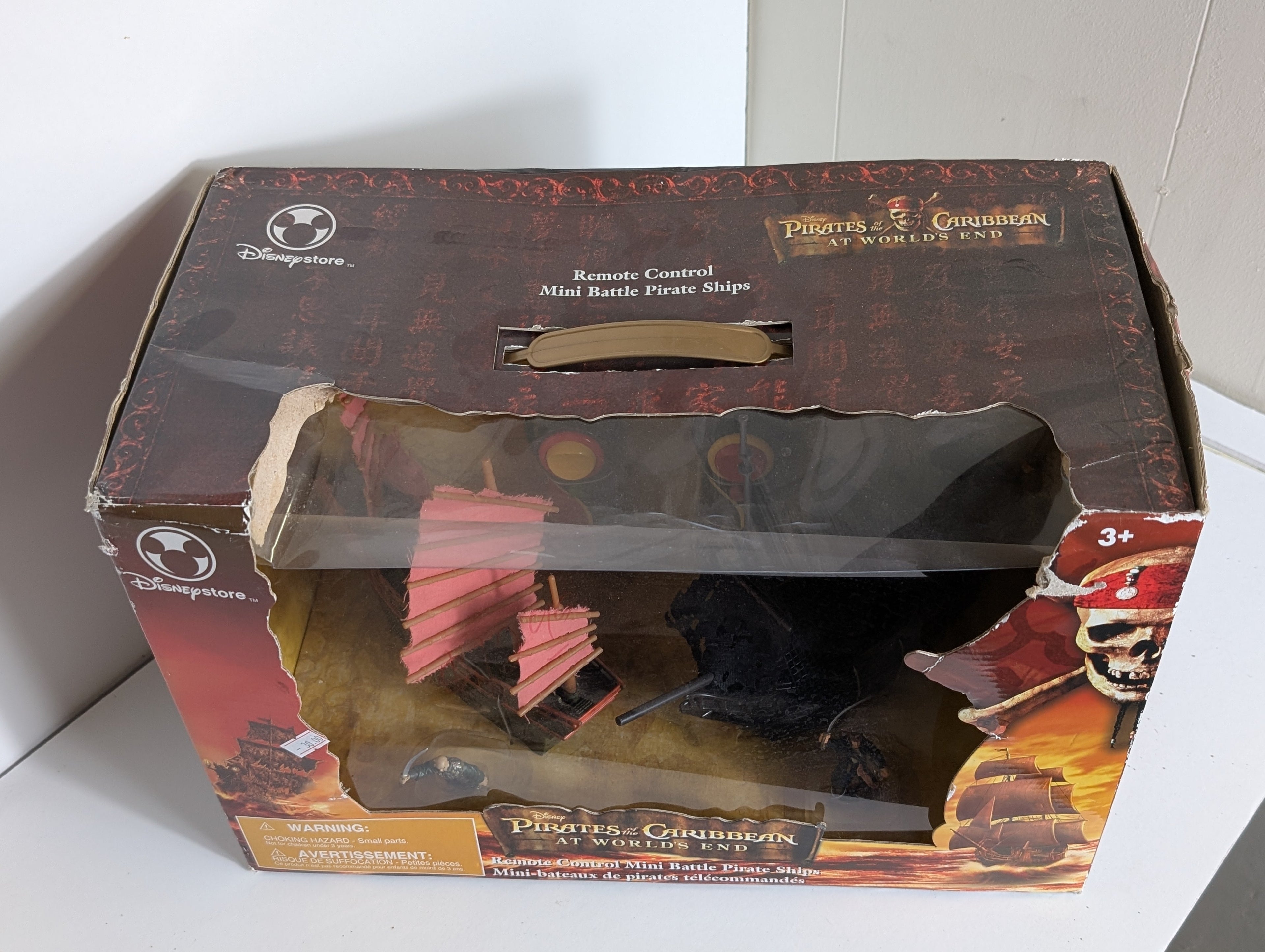 Disneys Pirates Of The Caribbean At World’s End RC Mini Battle Pirate Ships