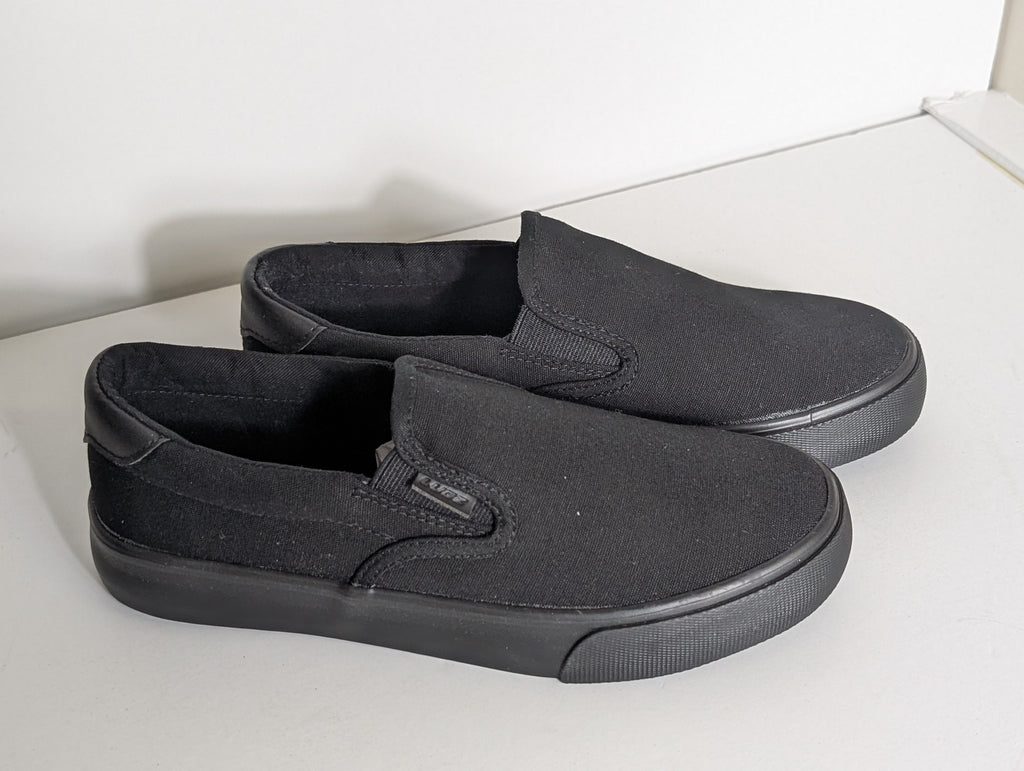Lugz Clipper Wide Black Canvas Slip-On Sneakers Women’s Size 7 New in Box