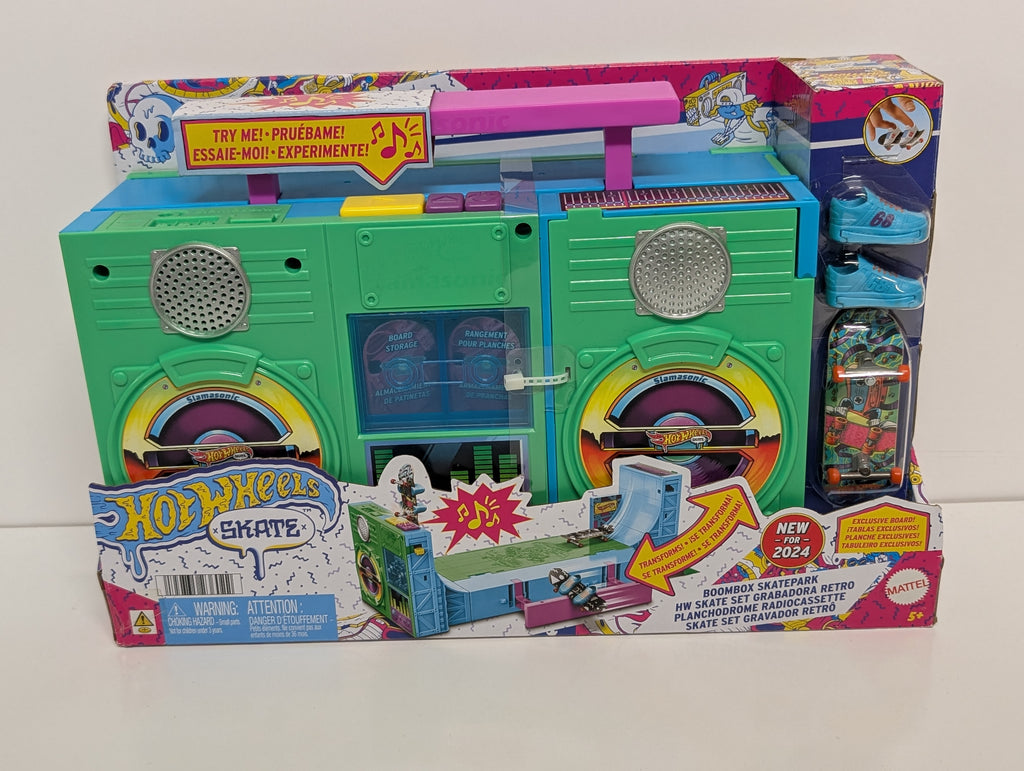 Hot Wheels Skate Boombox Skatepark Playset with Exclusive Board by Mattel
