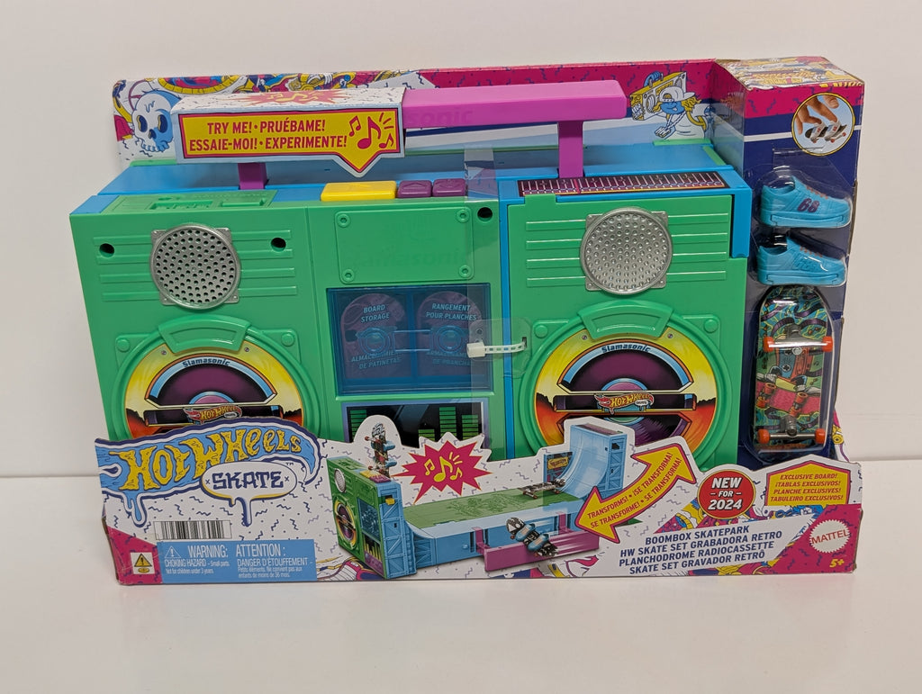 Hot Wheels Skate Boombox Skatepark Playset with Exclusive Board by Mattel