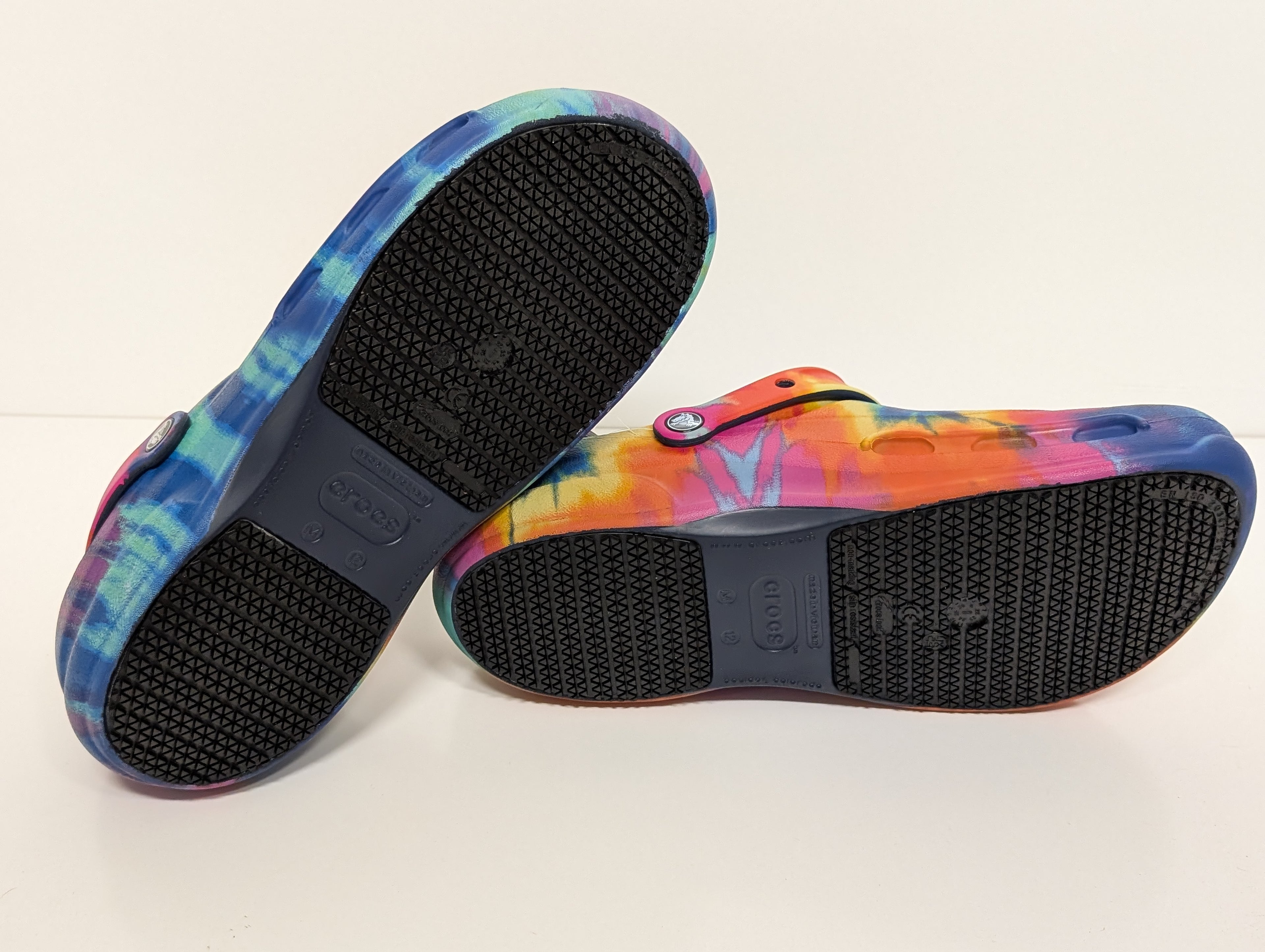 Crocs Bistro Graphic Clog Tie-Dye Unisex Size M12/W12 Slip-Resistant Comfort Clogs (New)