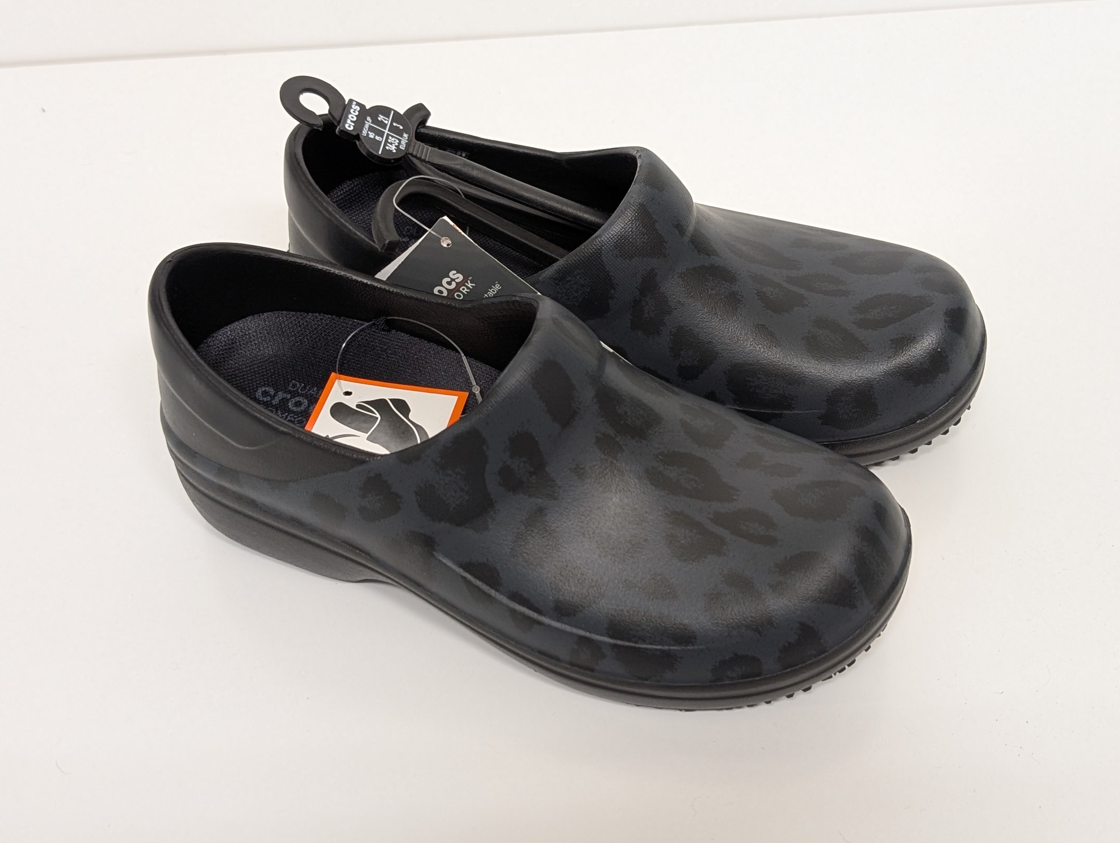 Crocs Neria Pro II Graphic Clog Women’s Size 5 – Black Leopard Print (New)