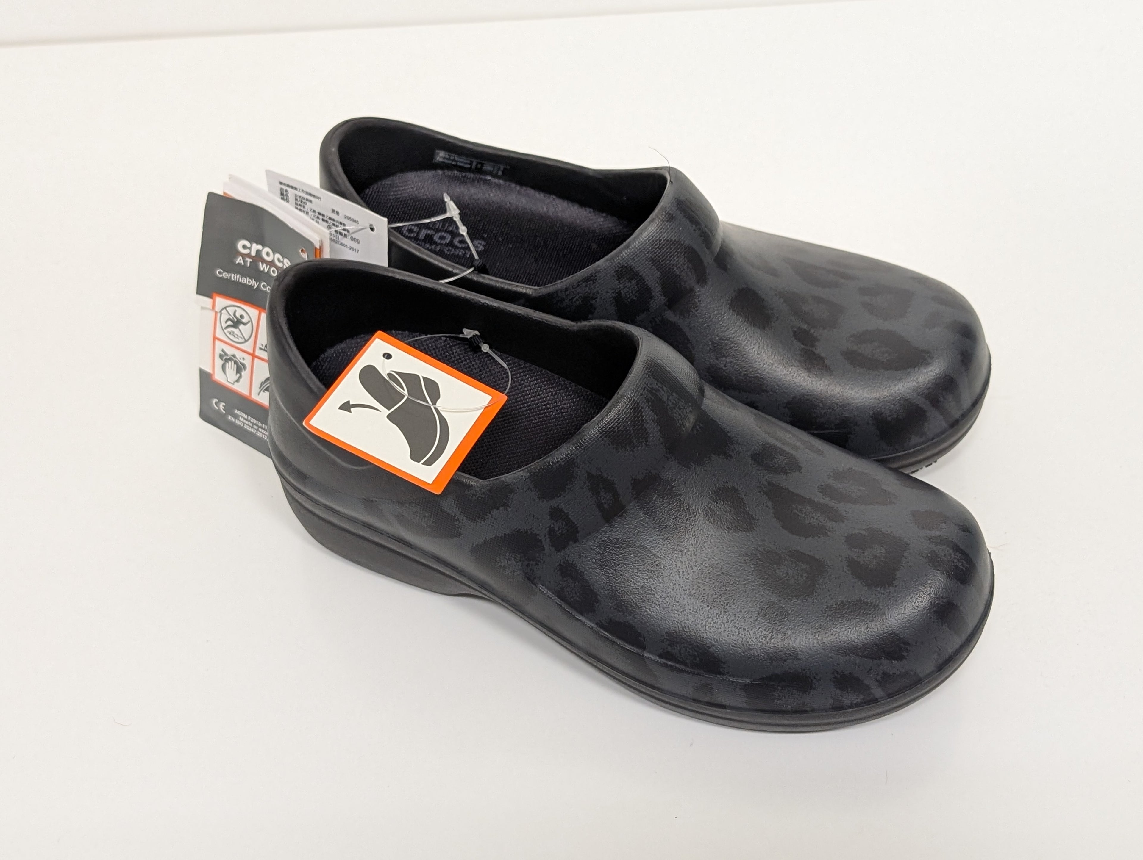 Crocs Neria Pro II Graphic Clog Women’s Size 4 – Black Leopard Print (New)