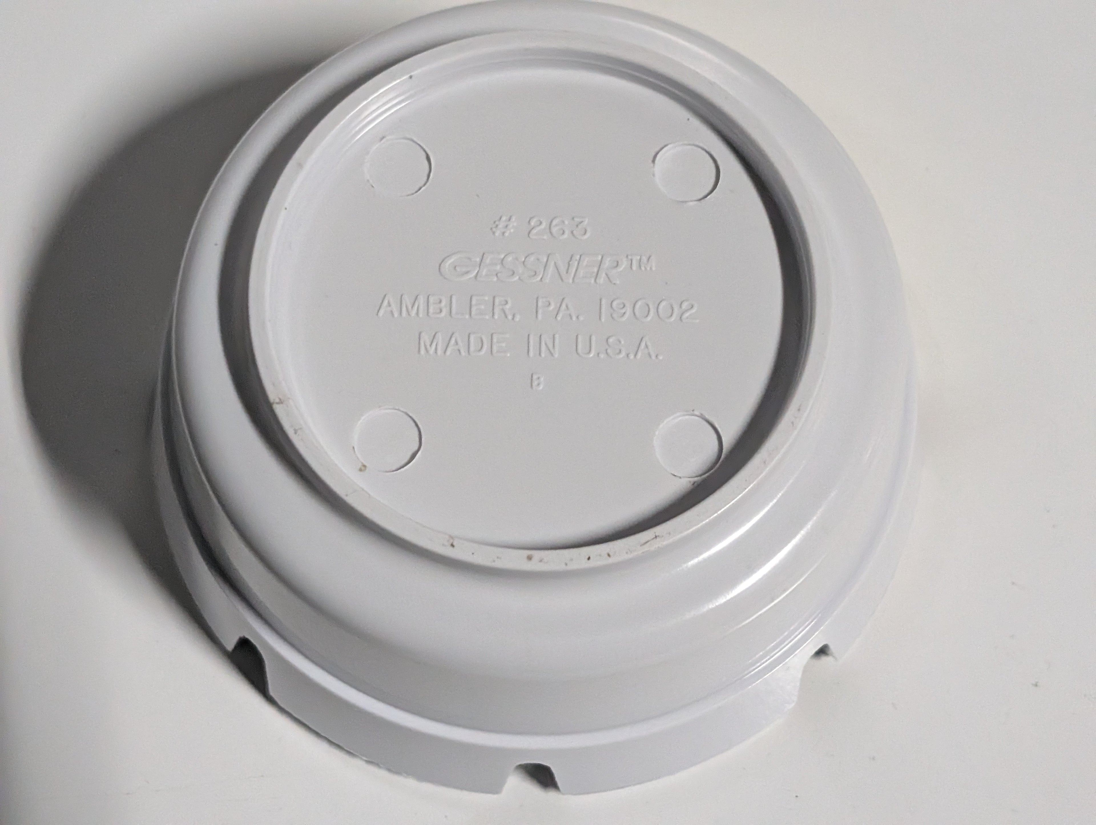 Gessner White Plastic Cigarette Ashtray Durable Commercial Round USA-Made Collectible