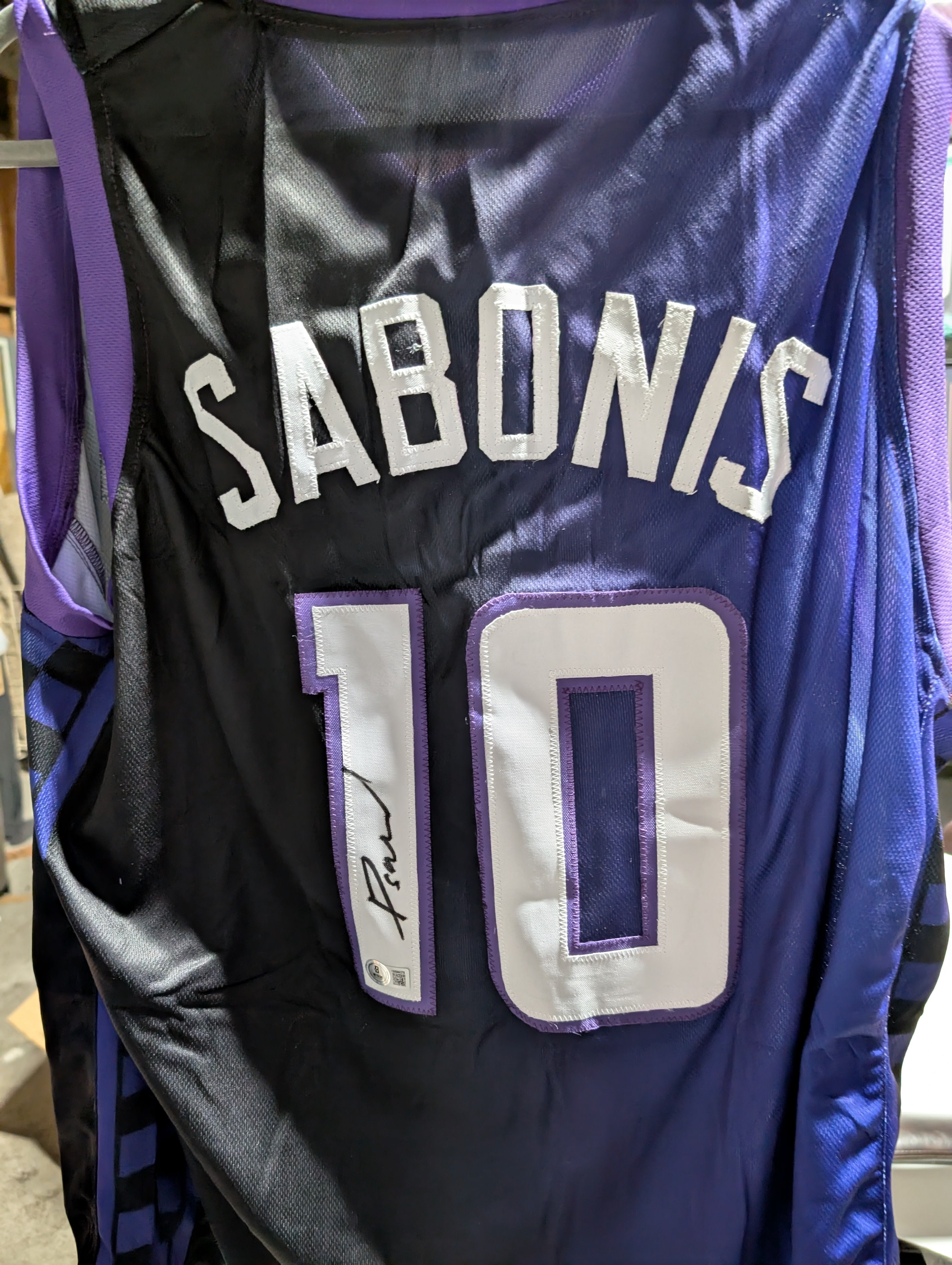 Domantas Sabonis Signed Sacramento Kings Basketball Jersey Beckett Witness COA