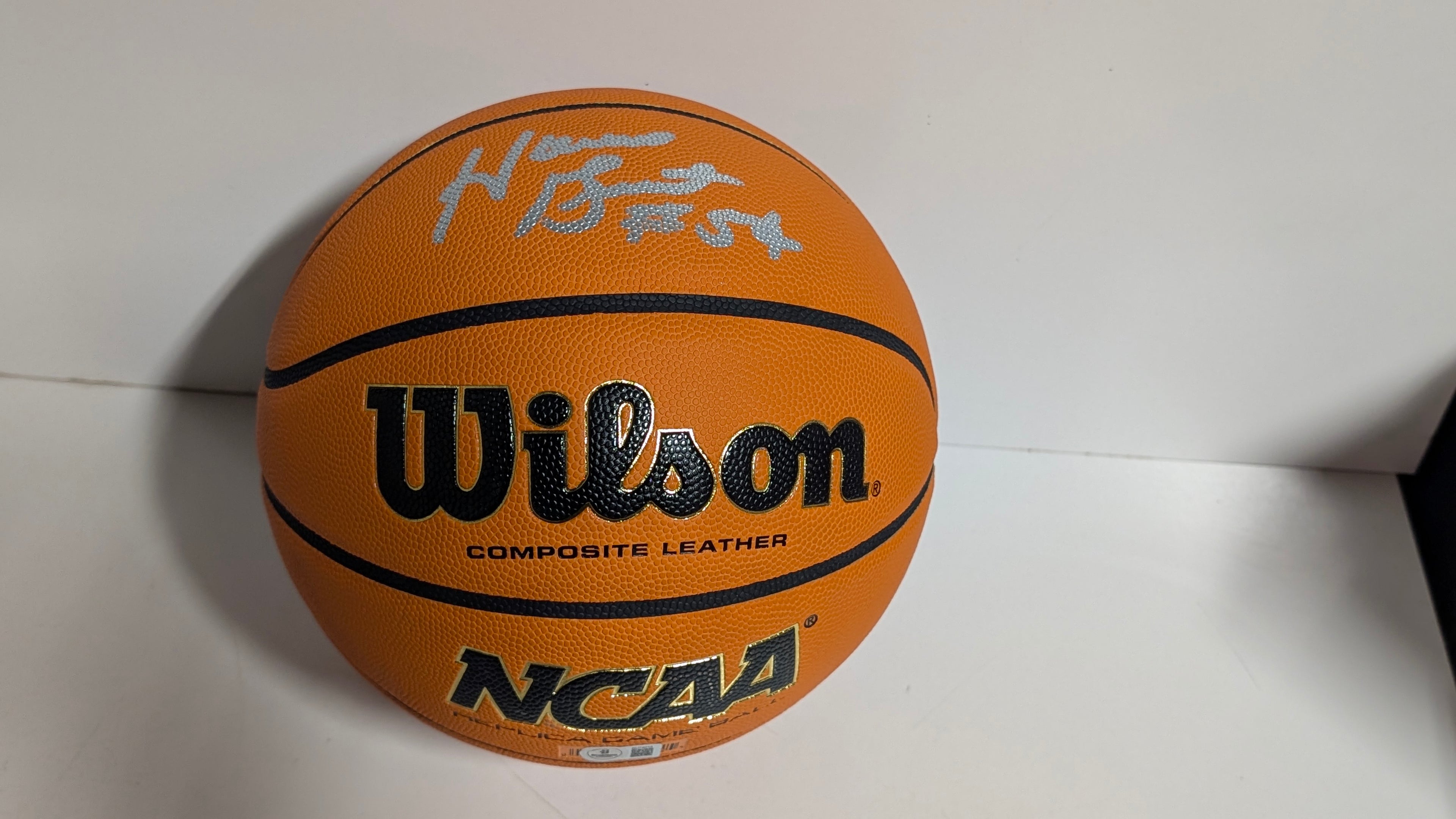 Wilson NCAA Basketball Signed Horace Grant Beckett Certified Collectible Display