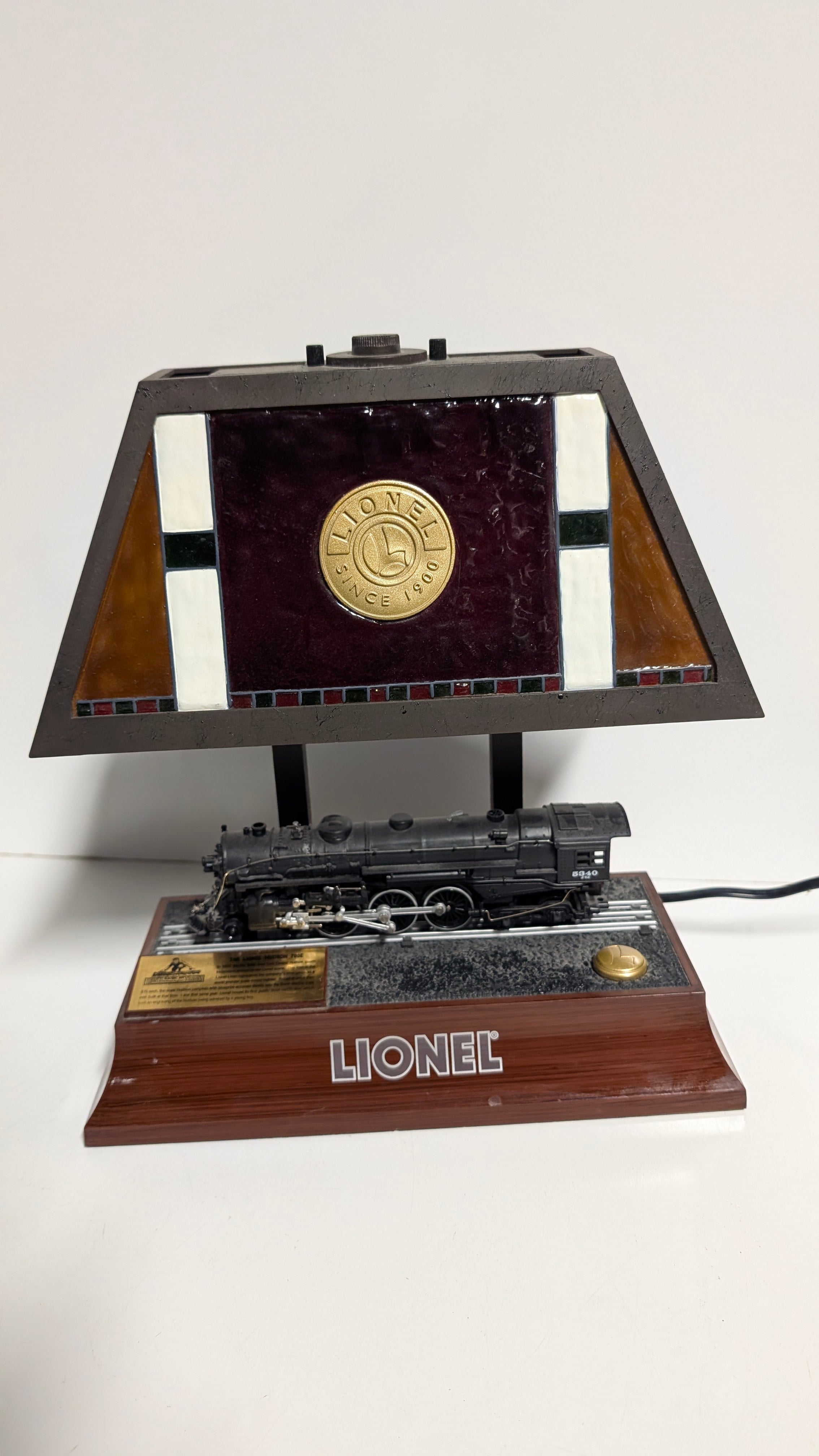 Vintage Lionel Hudson 700E Steam Locomotive Stained Glass Desk Lamp Display