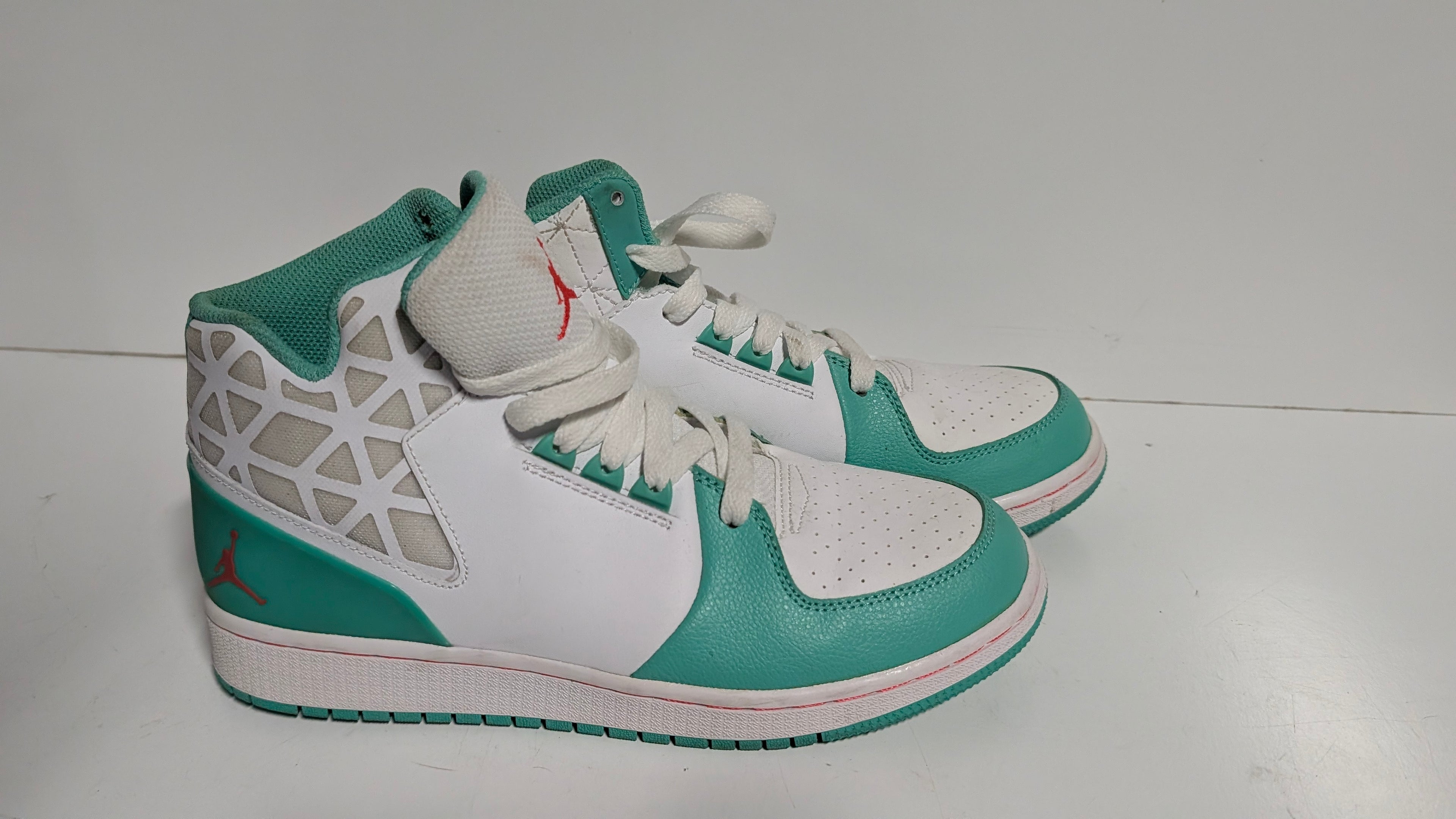 Nike Air Jordan 1 Mid Teal White Youth Sneakers Size 6.5Y Collectible Retro