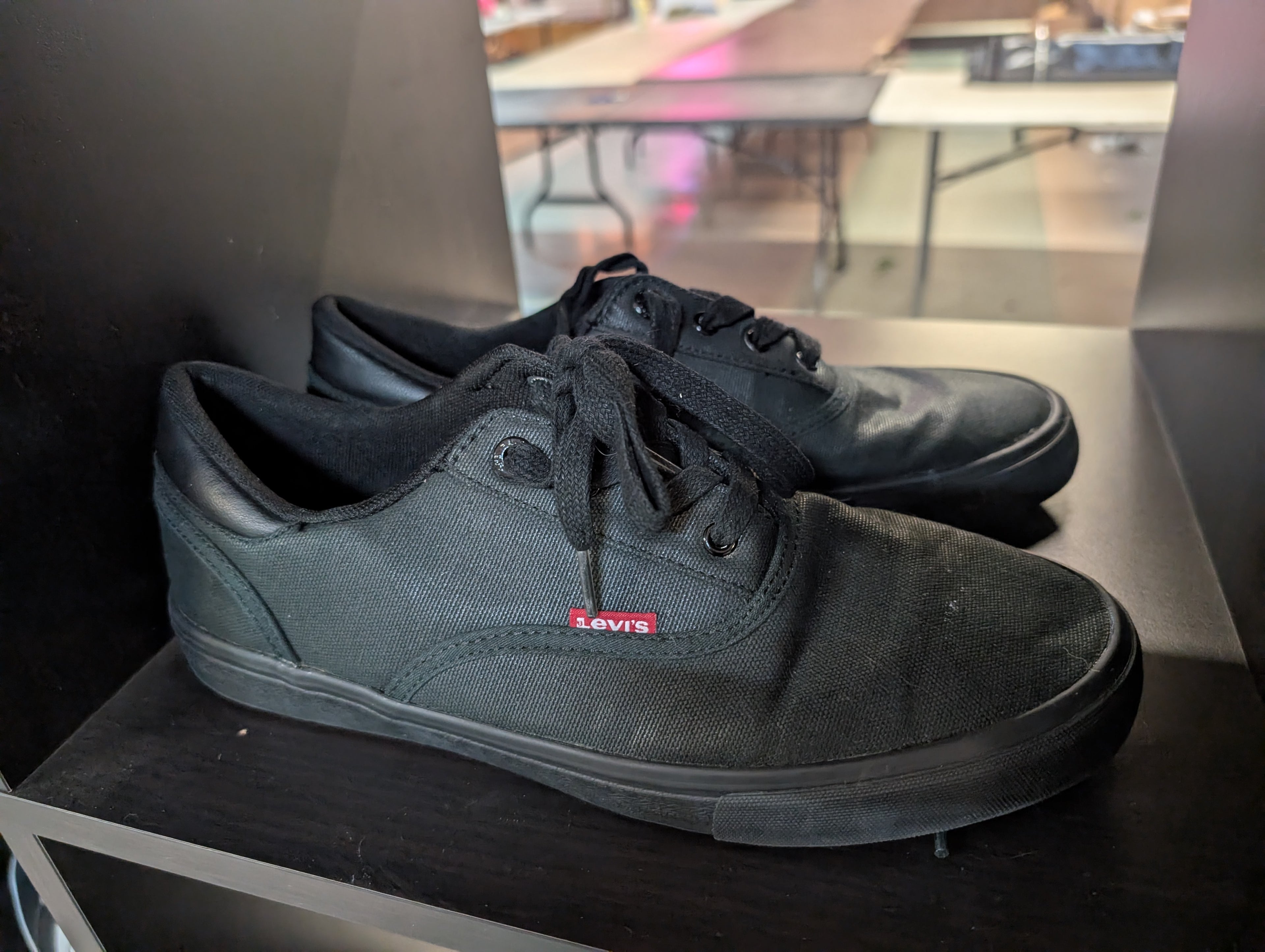 Levi's Black Canvas Low Top Sneakers Mens Size 9.5 Casual Street Shoes Everyday