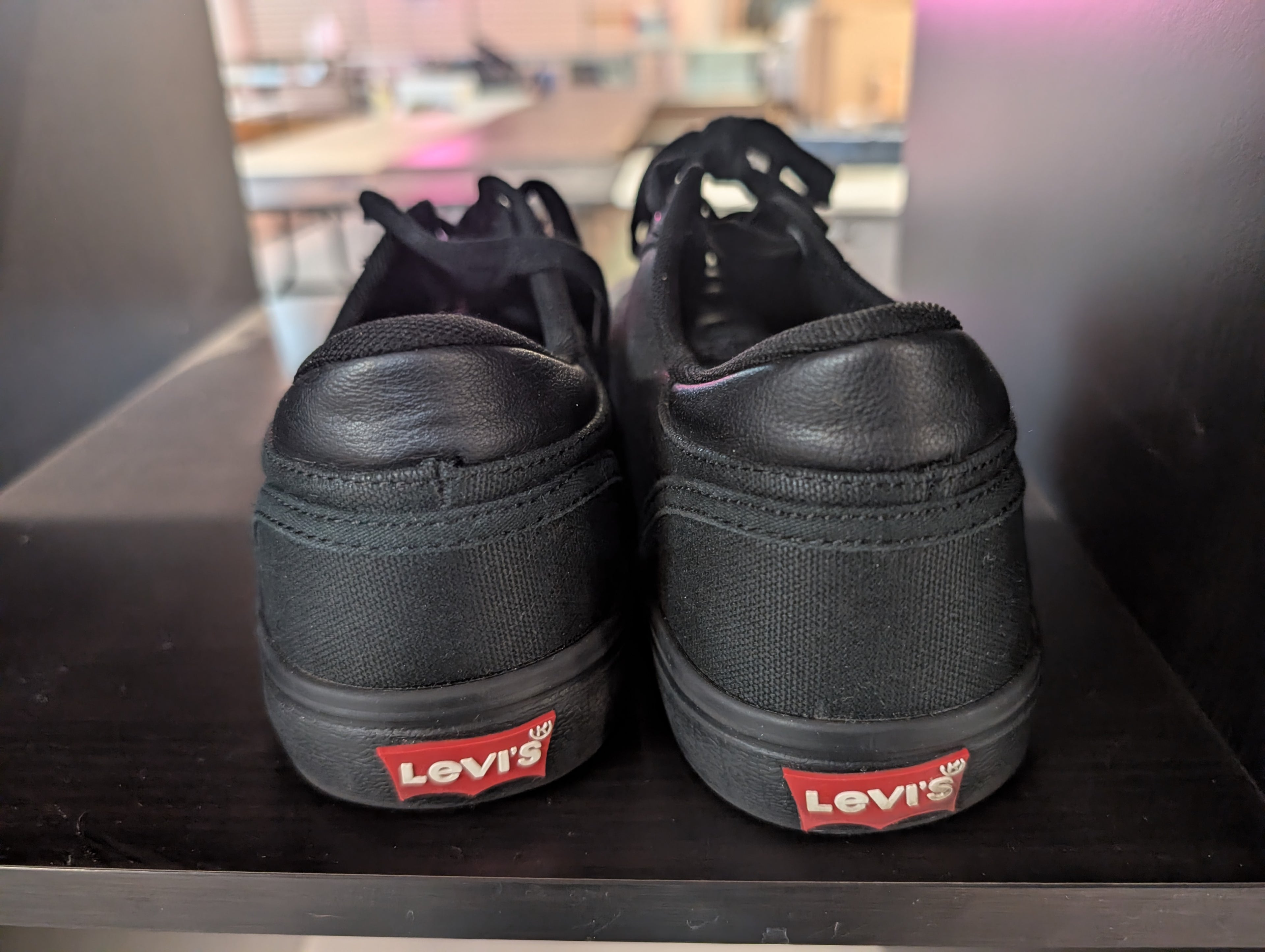 Levi's Black Canvas Low Top Sneakers Mens Size 9.5 Casual Street Shoes Everyday