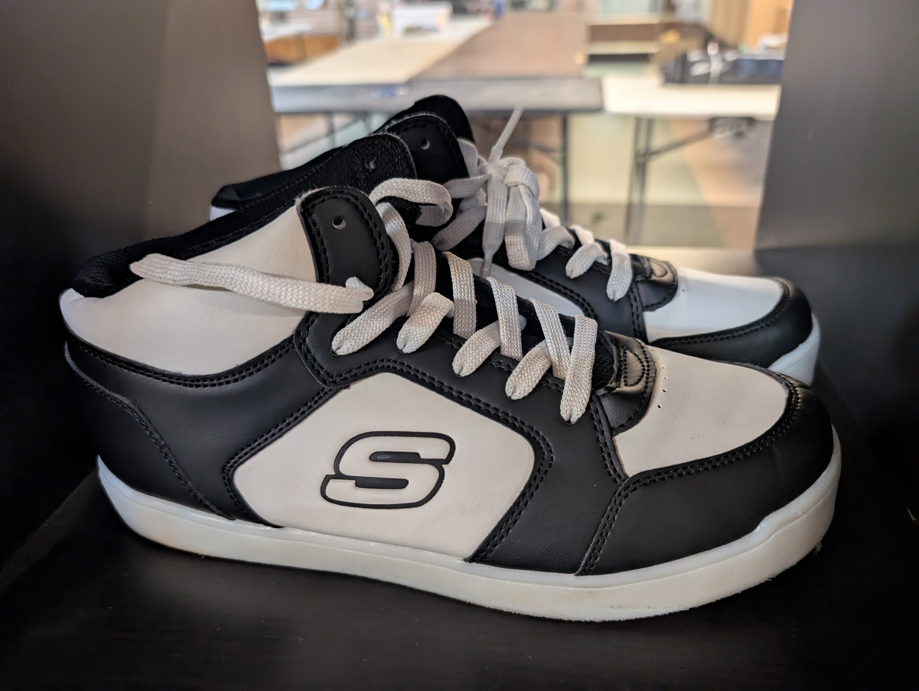 Skechers Black White Mid Top Sneakers Mens Size 7 Casual Athletic Shoes Wear