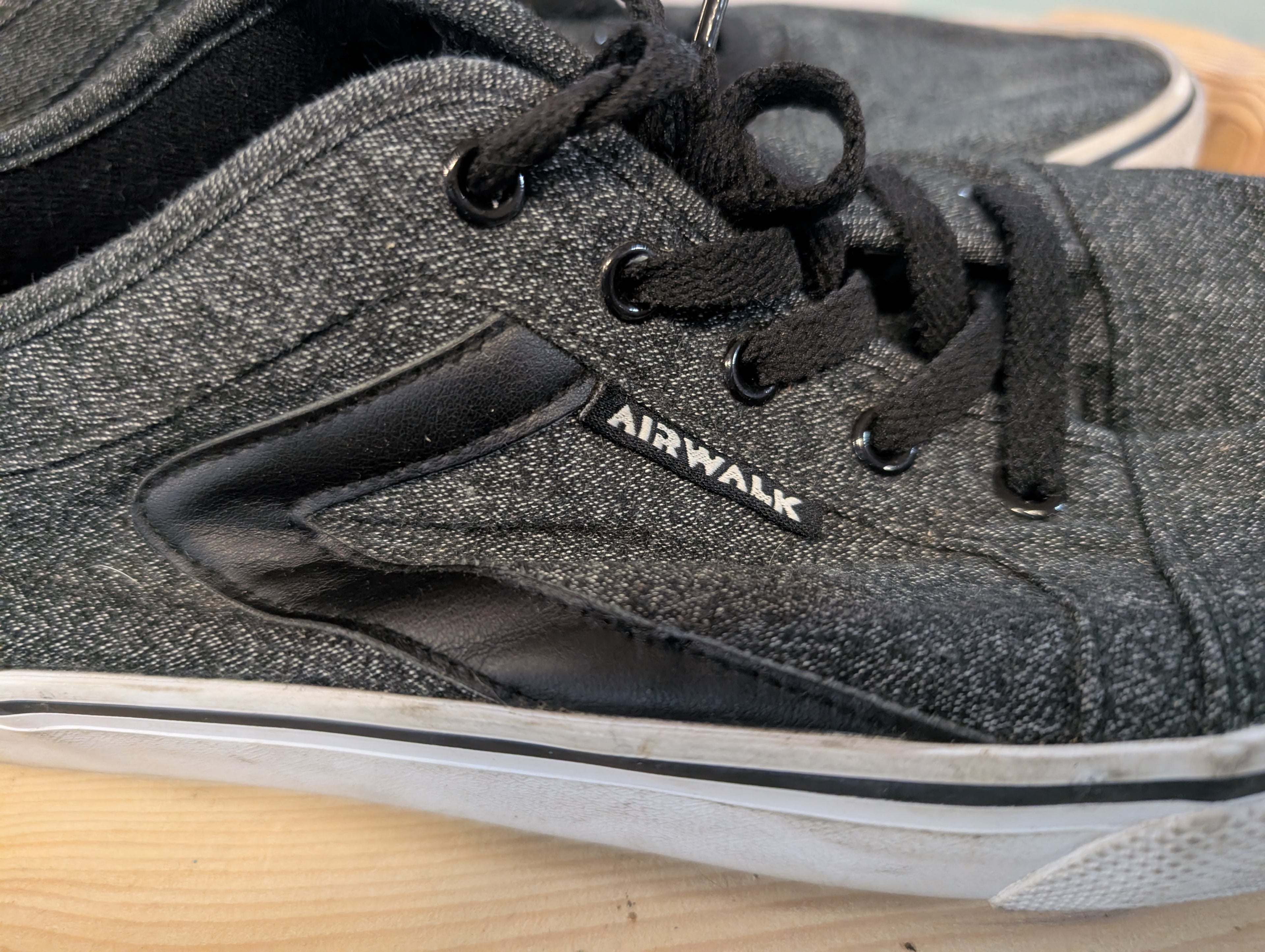 Airwalk Mens Black Canvas Low Top Skate Sneakers Size 13 Casual Streetwear