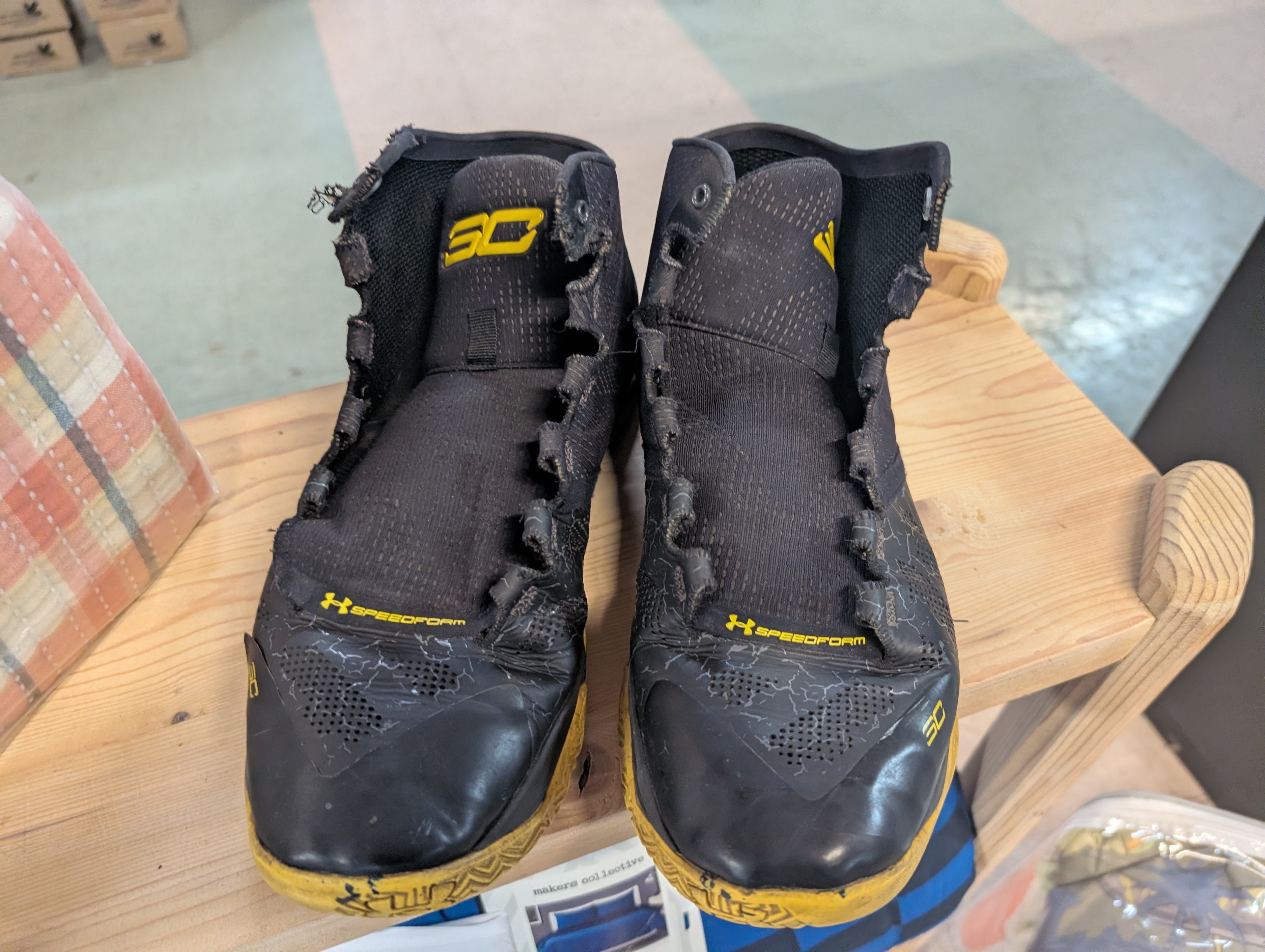Under Armour Curry SC Black Yellow Mid Top Basketball Shoes Mens Size 11 Used