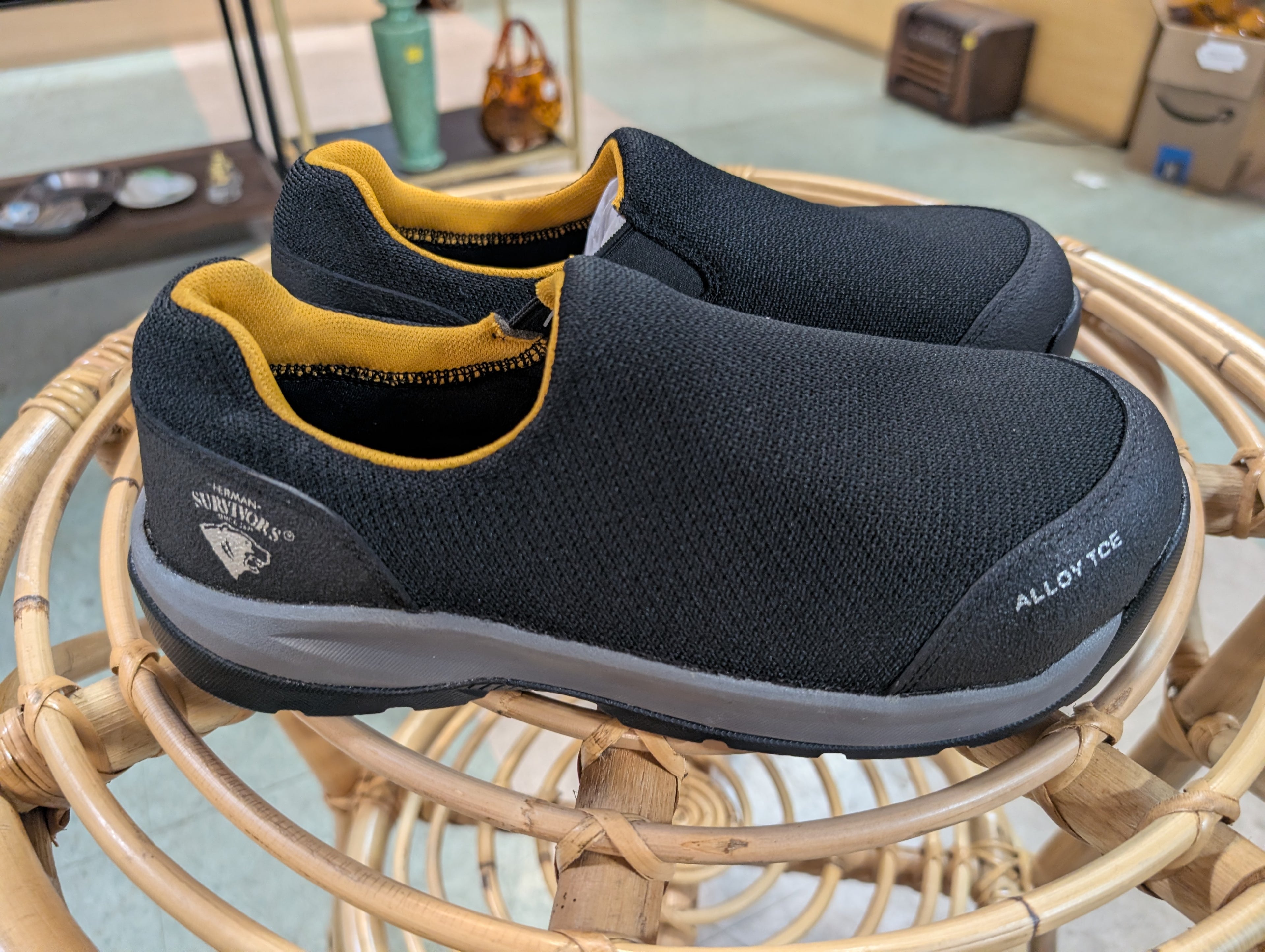Herman Survivors Mens Alloy Toe Slip On Work Shoes Black Size 7.5 Safety Gear