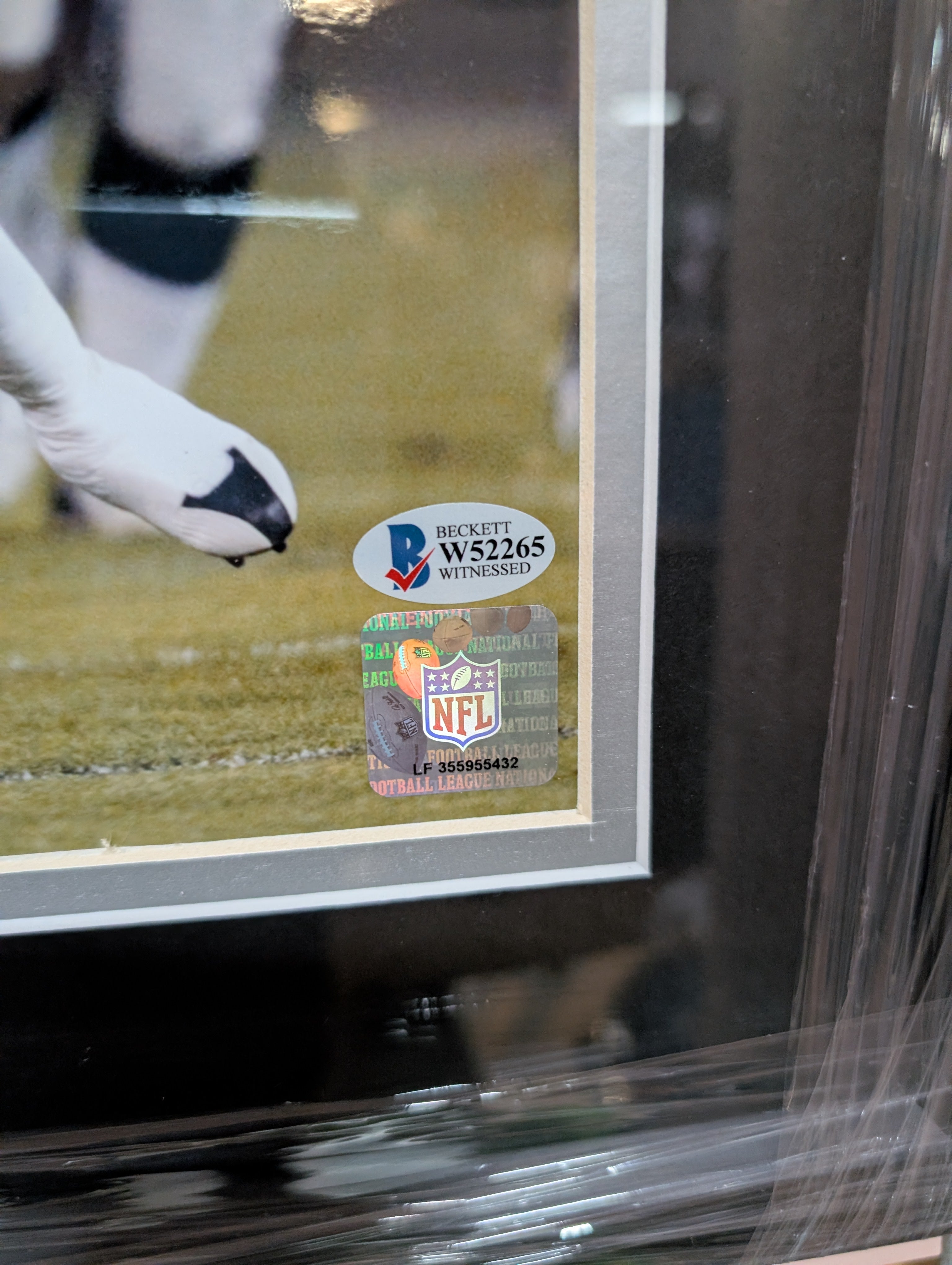 Tim Brown Signed Oakland Raiders Framed NFL Action Photo Beckett Witnessed Autograph