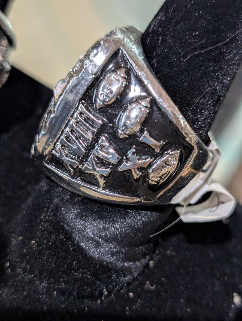 Oakland Raiders Championship-Style Ring Silver Tone Football Memorabilia