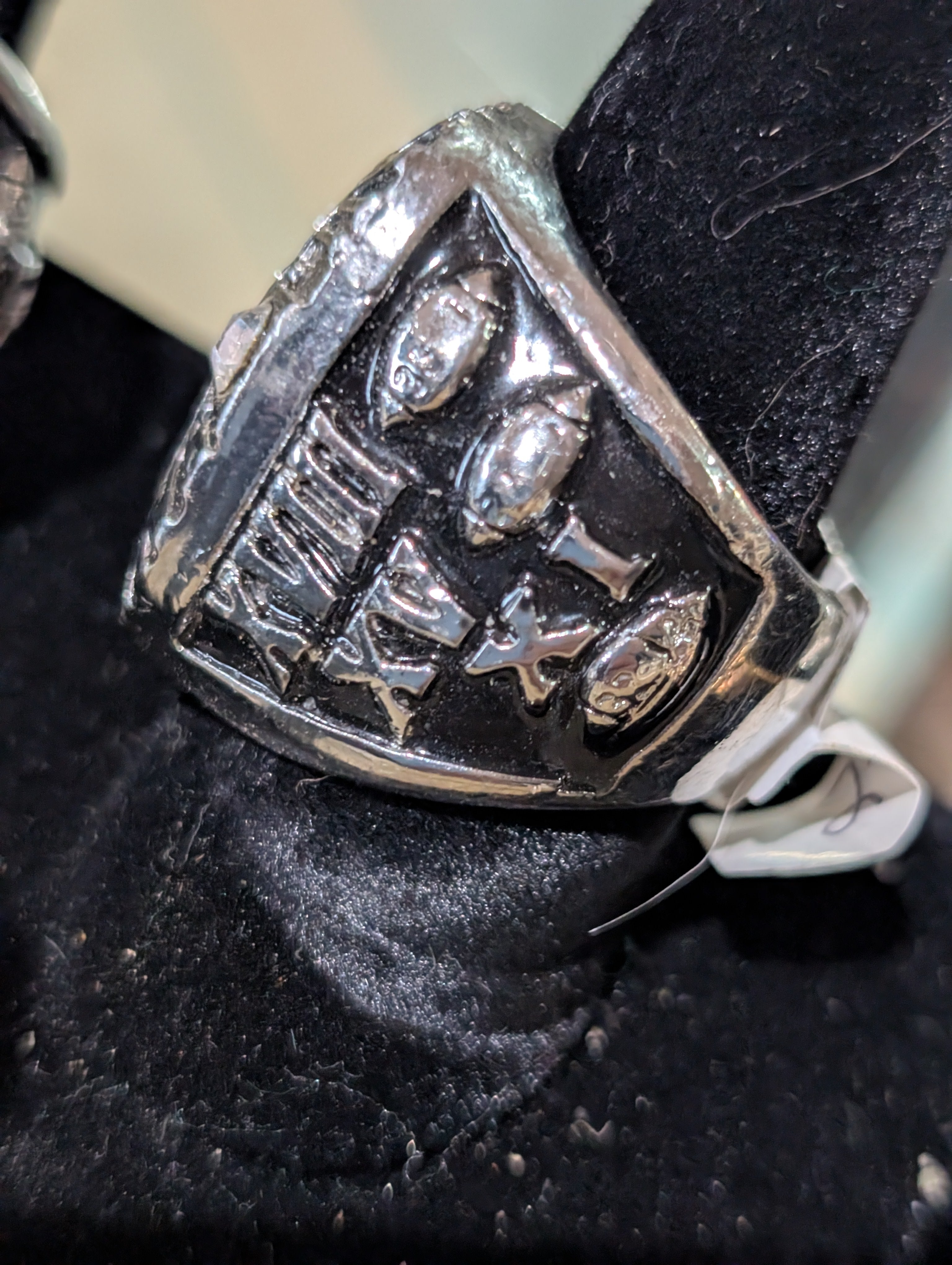 Oakland Raiders Championship-Style Ring Silver Tone Football Memorabilia