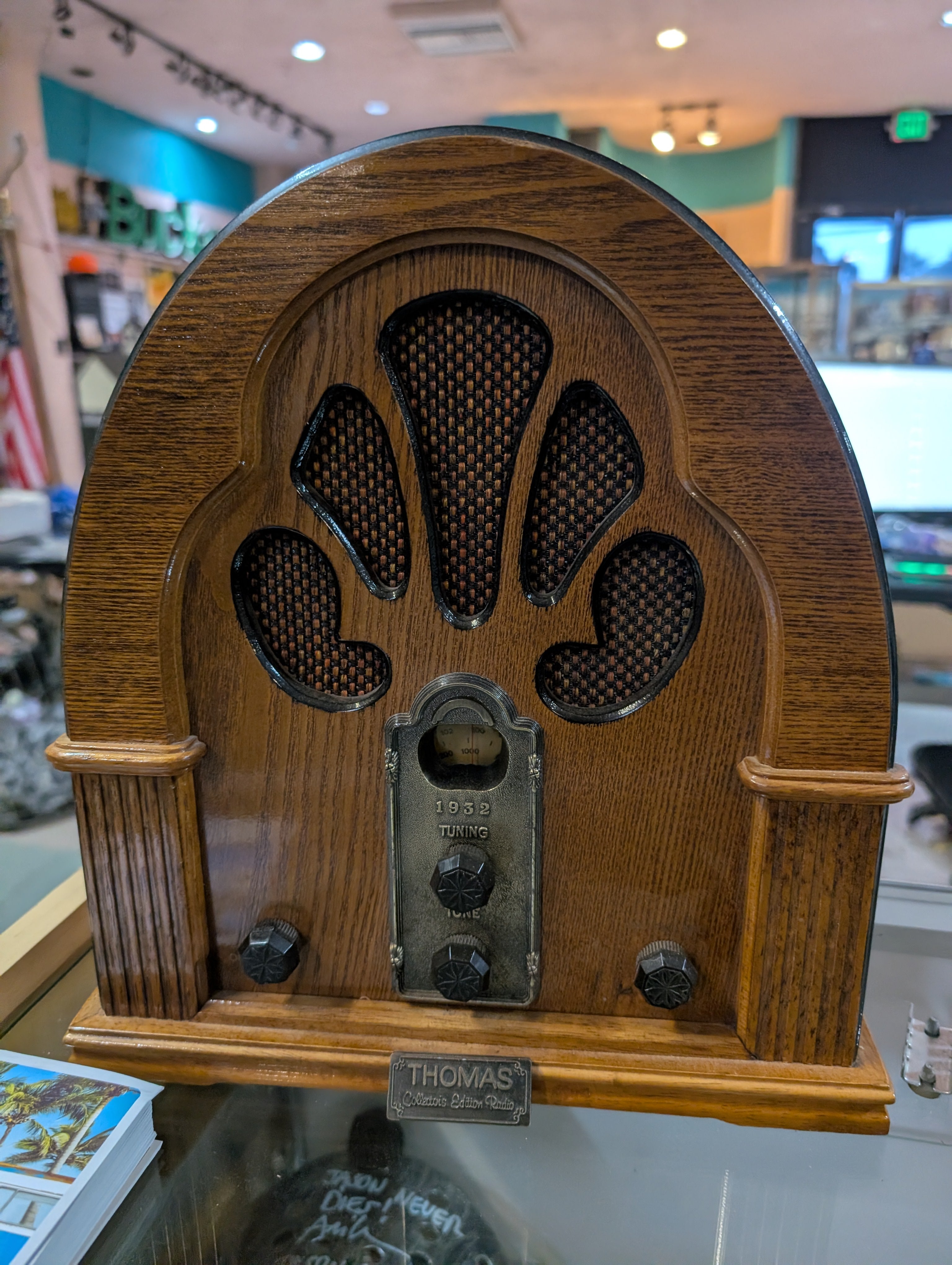 Thomas Collector’s Edition 1932 Cathedral Style Wooden AM FM Radio Display