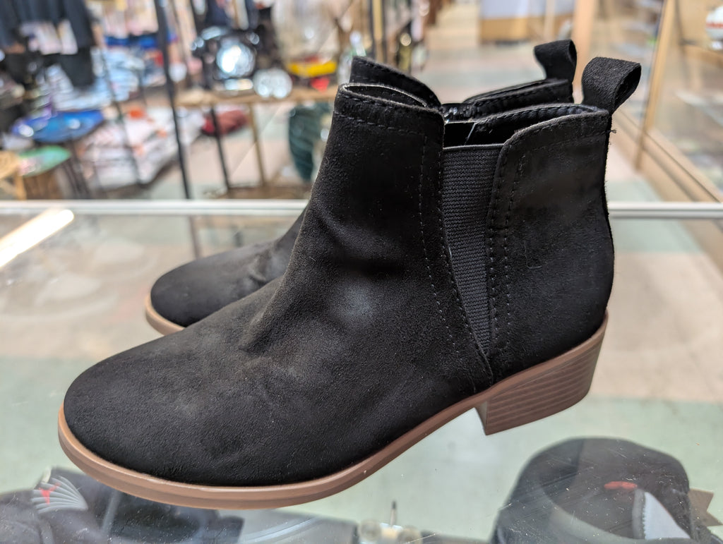 Women’s Black Faux Suede Chelsea Ankle Boots Size 6.5 Low Heel Pull On Style