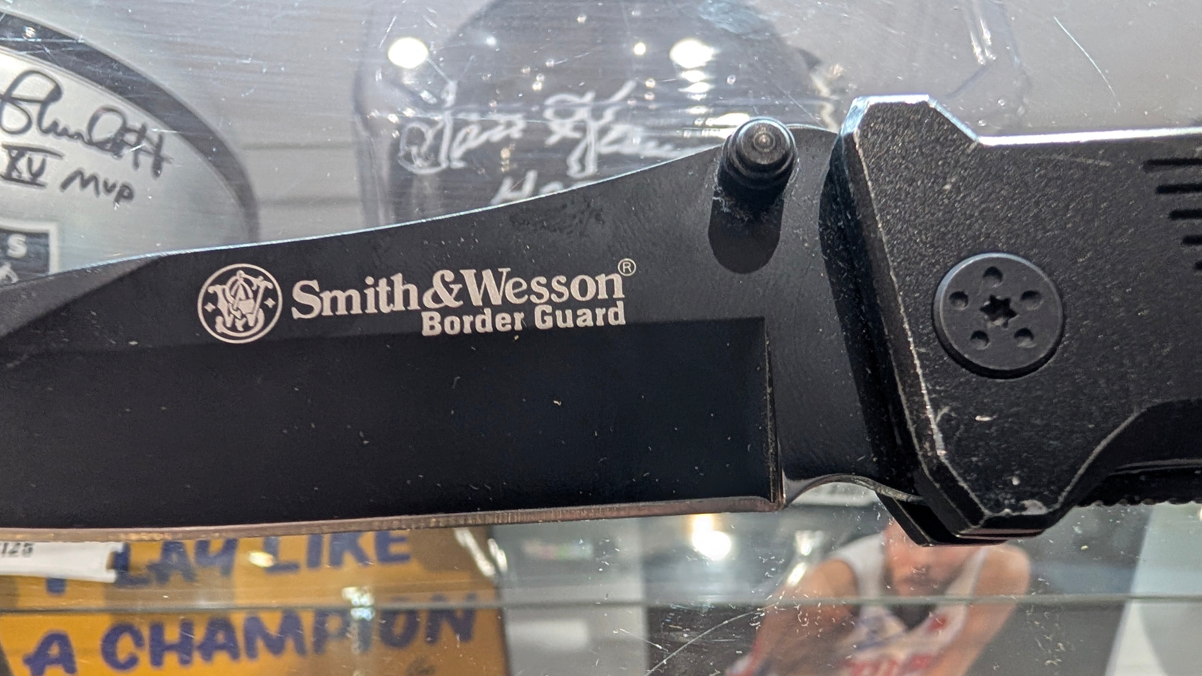 Smith Wesson Border Guard Folding Knife SWBG1 Tactical Collectible Display Set