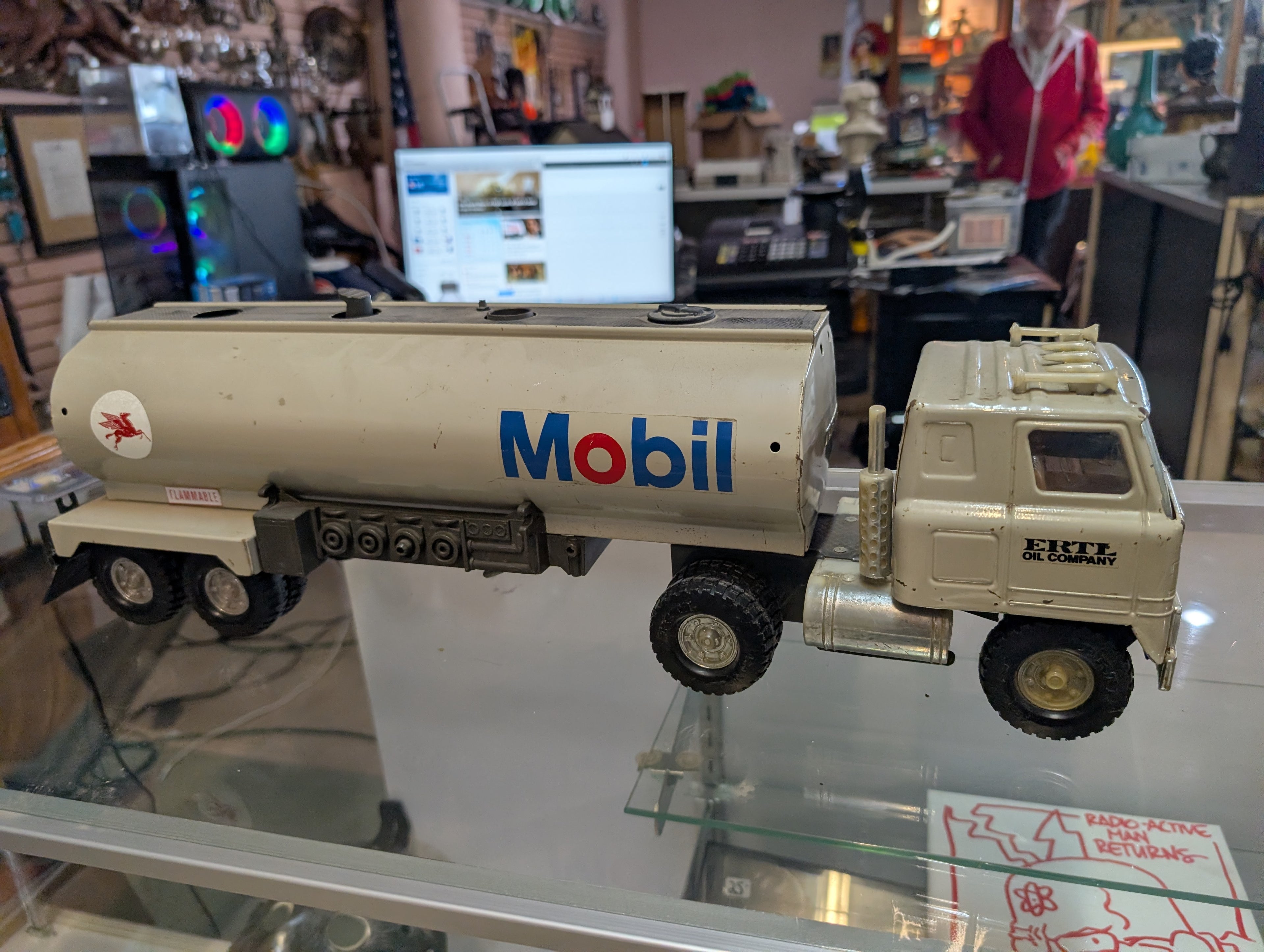 Vintage Ertl Mobil Oil Tanker Truck Toy Advertising Diecast Collectible