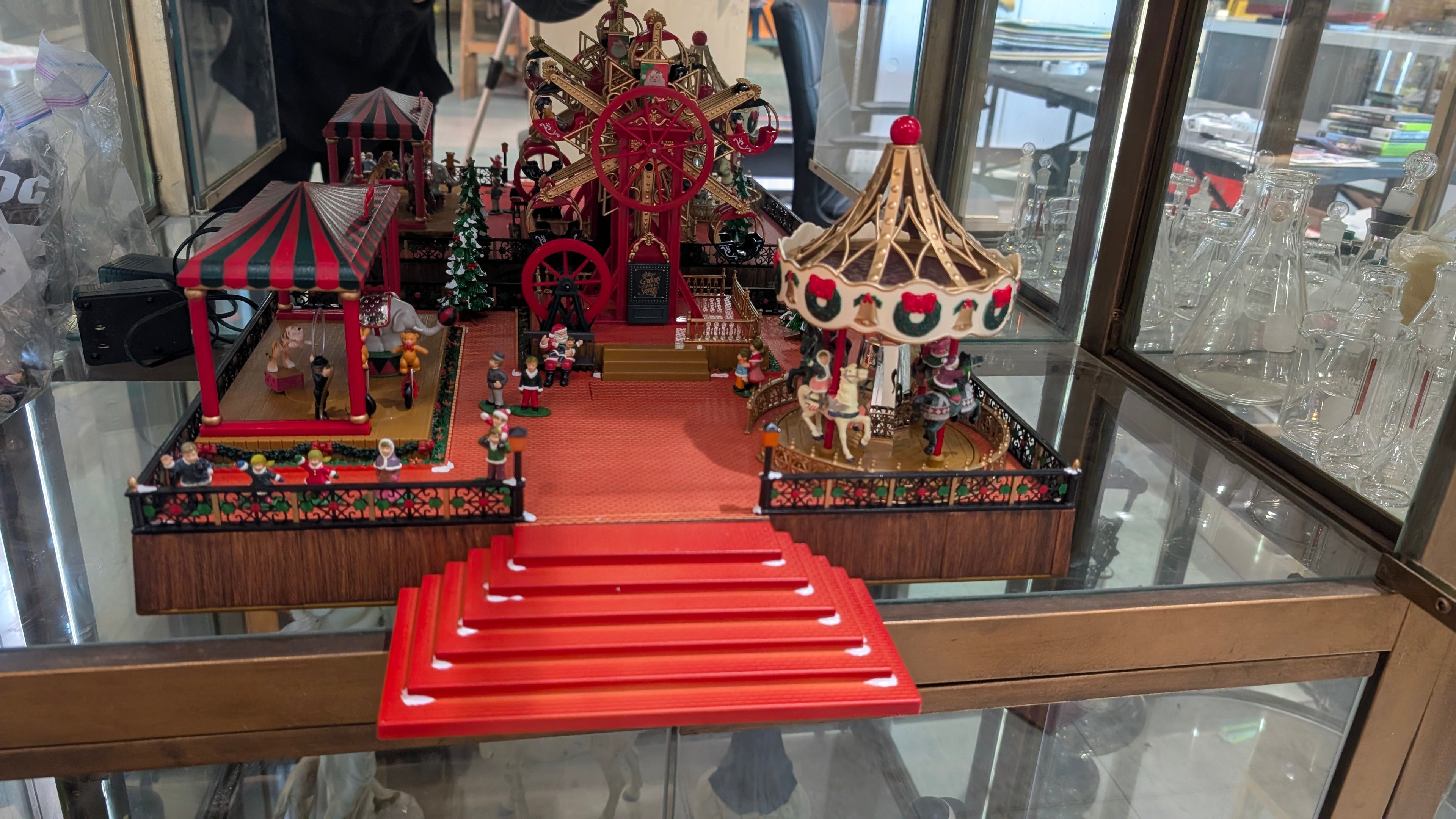 Maisto Santas Holiday Wonderland Animated Musical Display Needs Fuse Replacement to power on