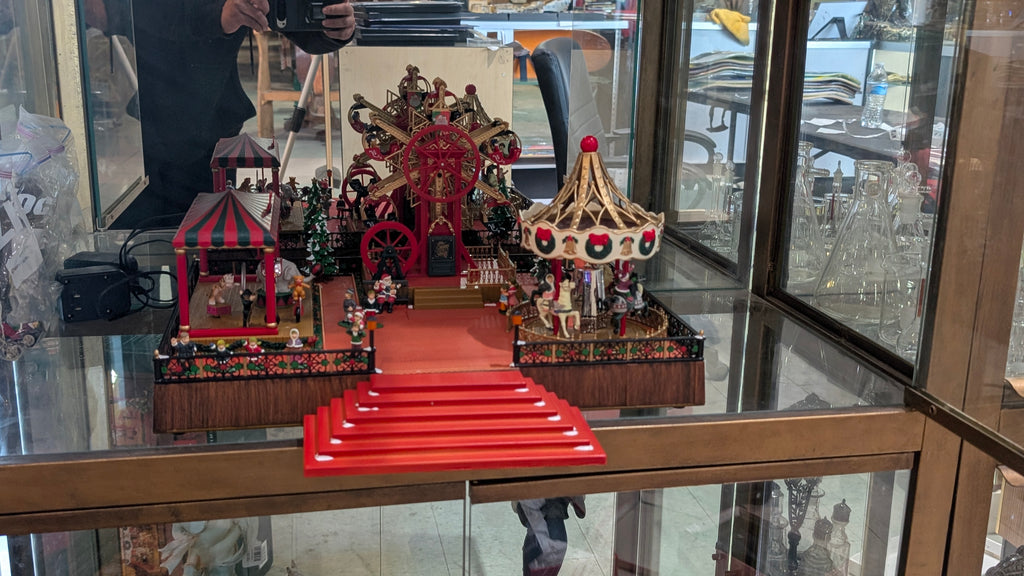 Maisto Santas Holiday Wonderland Animated Musical Display Needs Fuse Replacement to power on