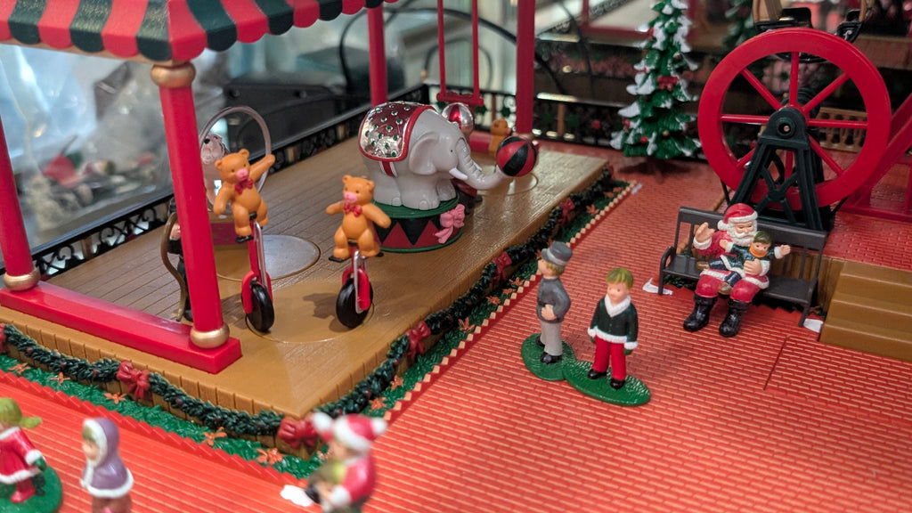 Maisto Santas Holiday Wonderland Animated Musical Display Needs Fuse Replacement to power on