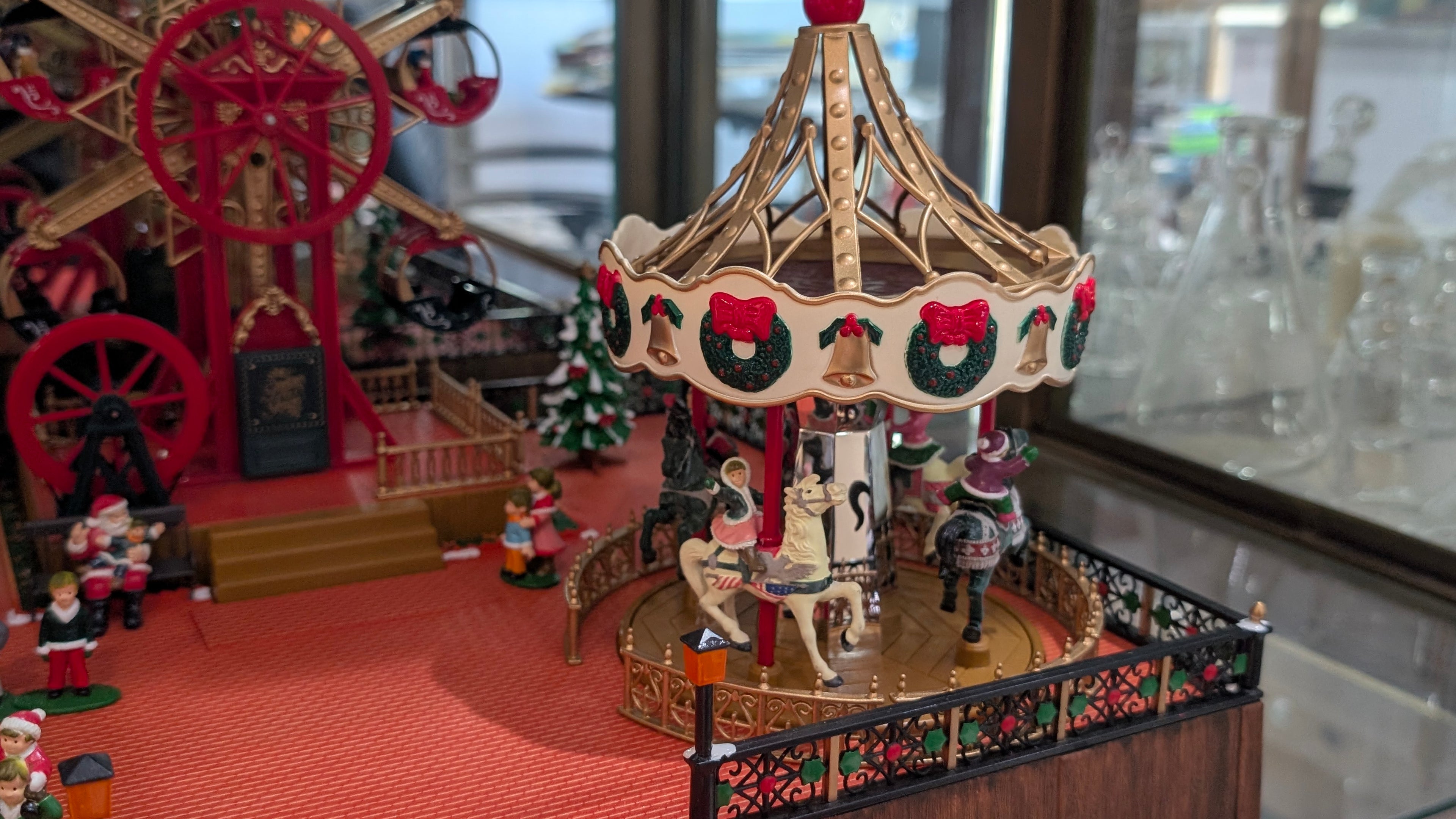 Maisto Santas Holiday Wonderland Animated Musical Display Needs Fuse Replacement to power on