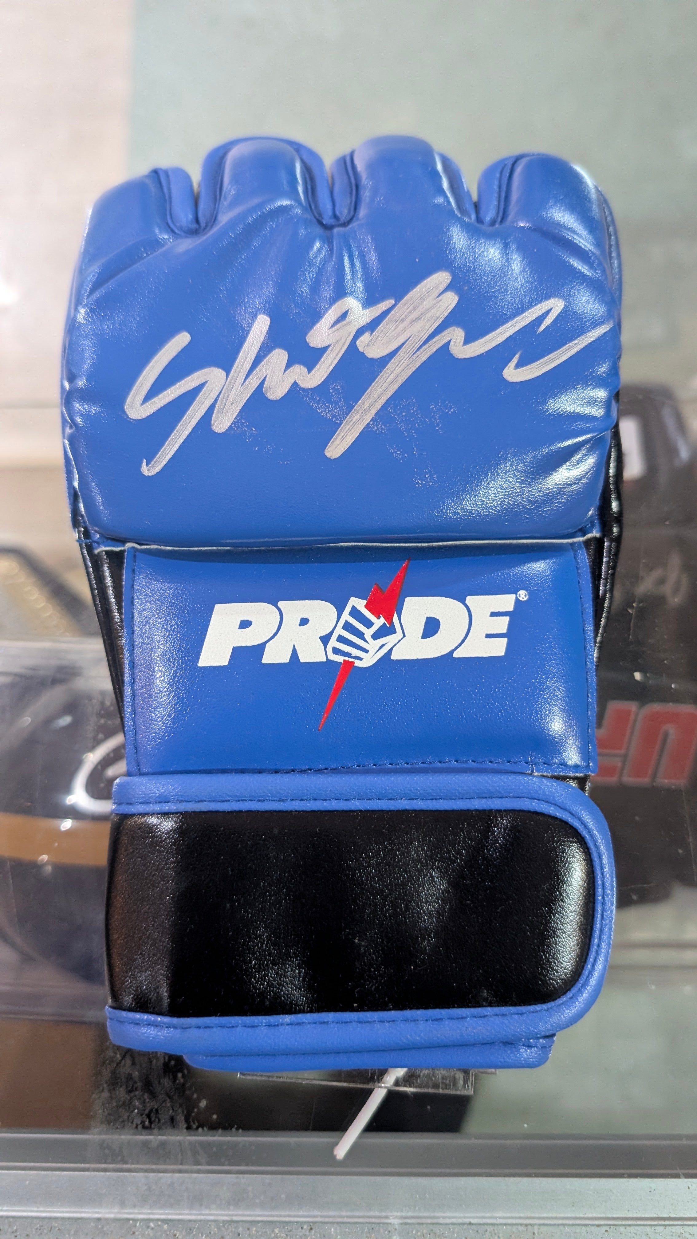 Shogun Rua Signed Pride FC MMA Glove Beckett Witnessed Autograph