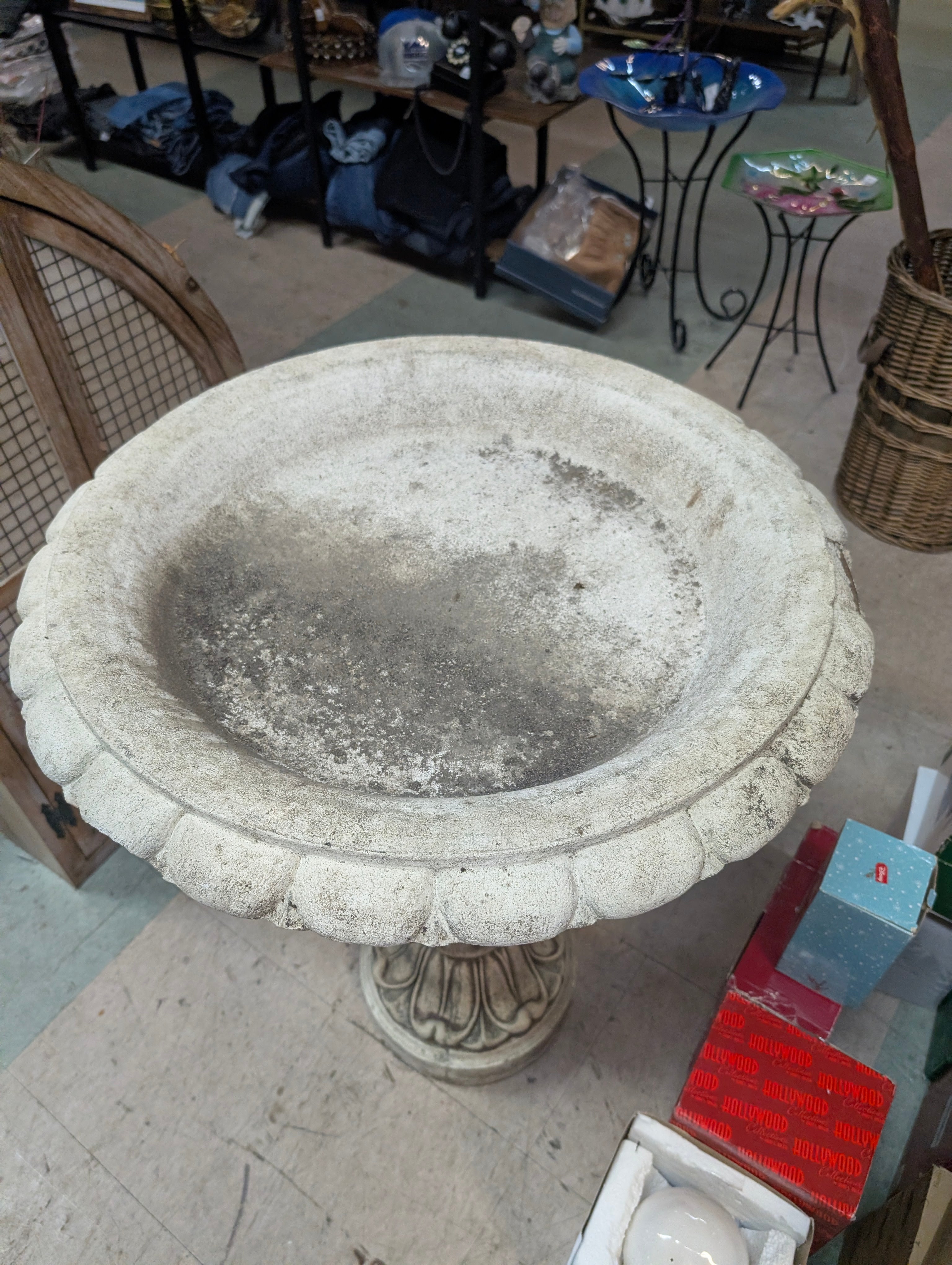 Outdoor Concrete Birdbath Pedestal Garden Fountain Yard Art Decor