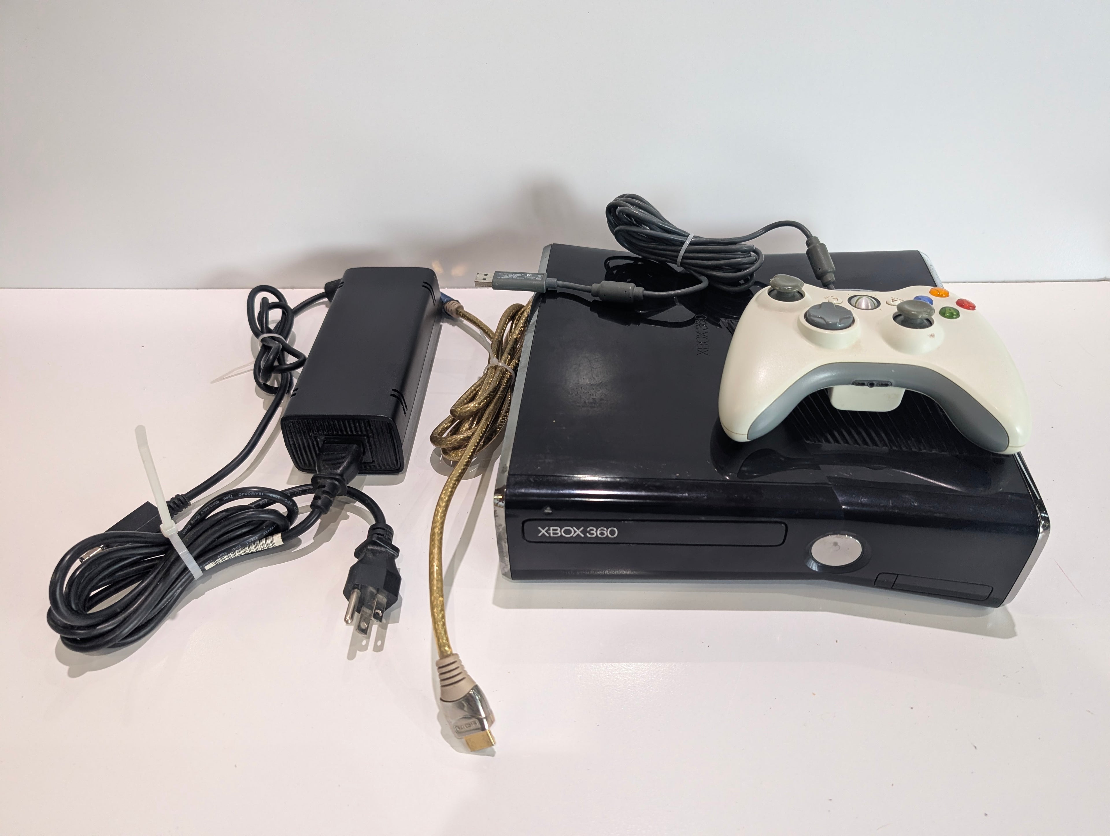 Microsoft Xbox 360 S Model 1439 Black Console With Controller Cables