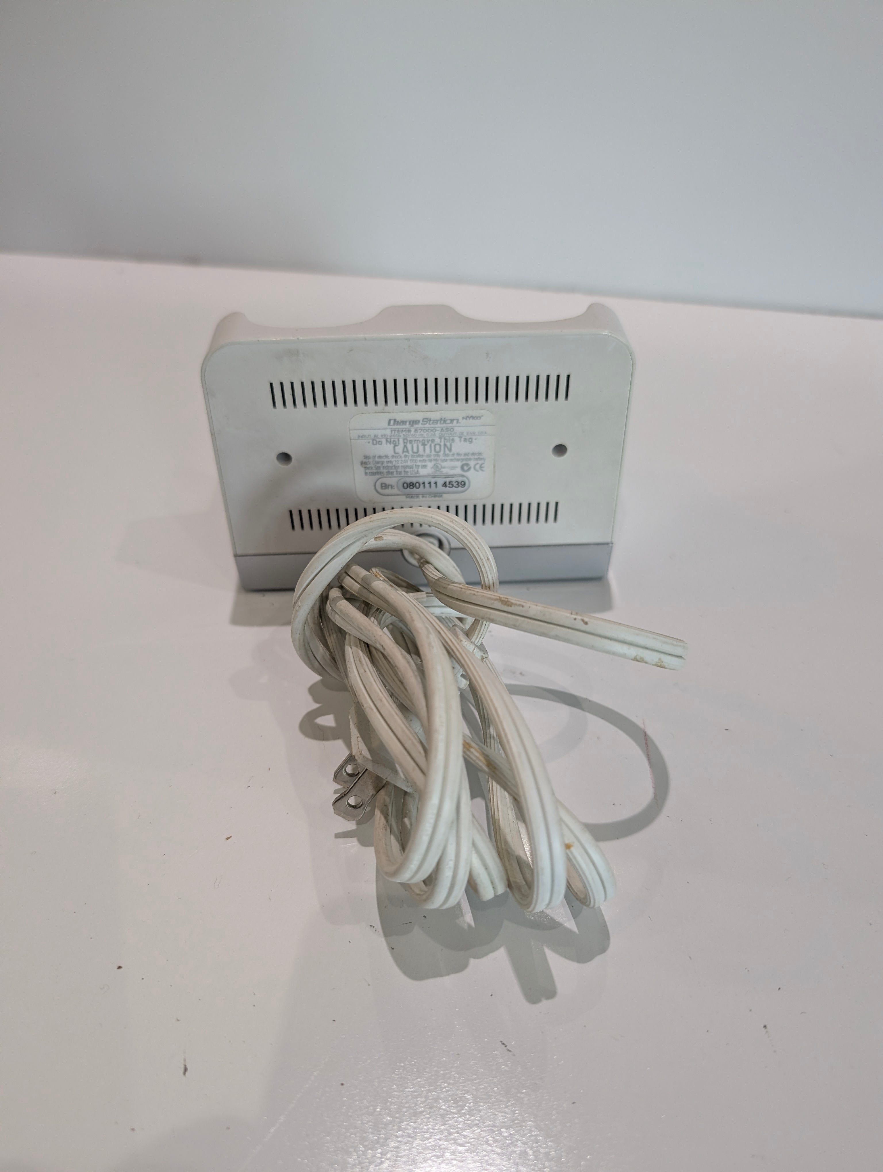 Nyko Wii Dual Charge Station Dock For Wii Remotes White Model 87000