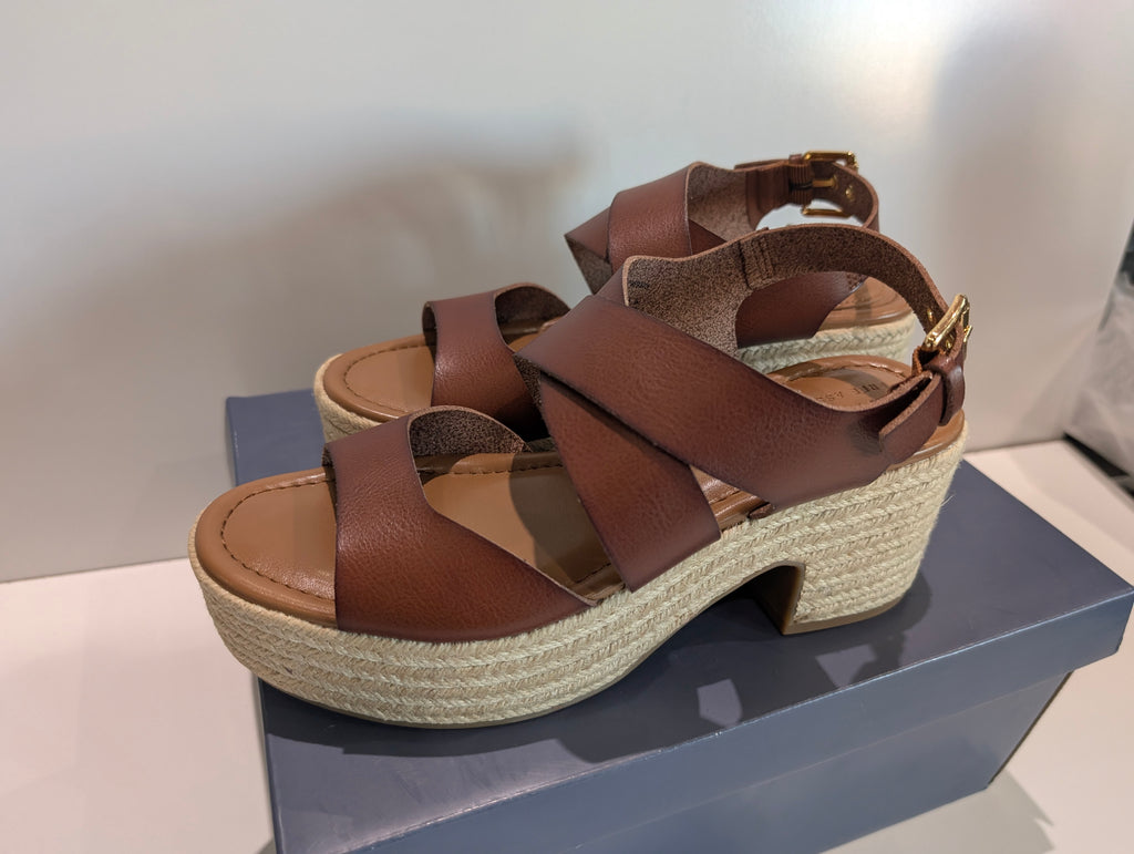 Time And Tru Memory Foam Cognac Platform Block Heel Sandals Size 8