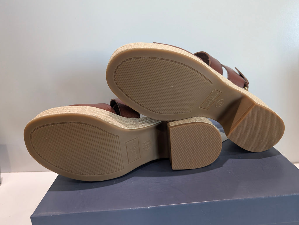 Time And Tru Memory Foam Cognac Platform Block Heel Sandals Size 8