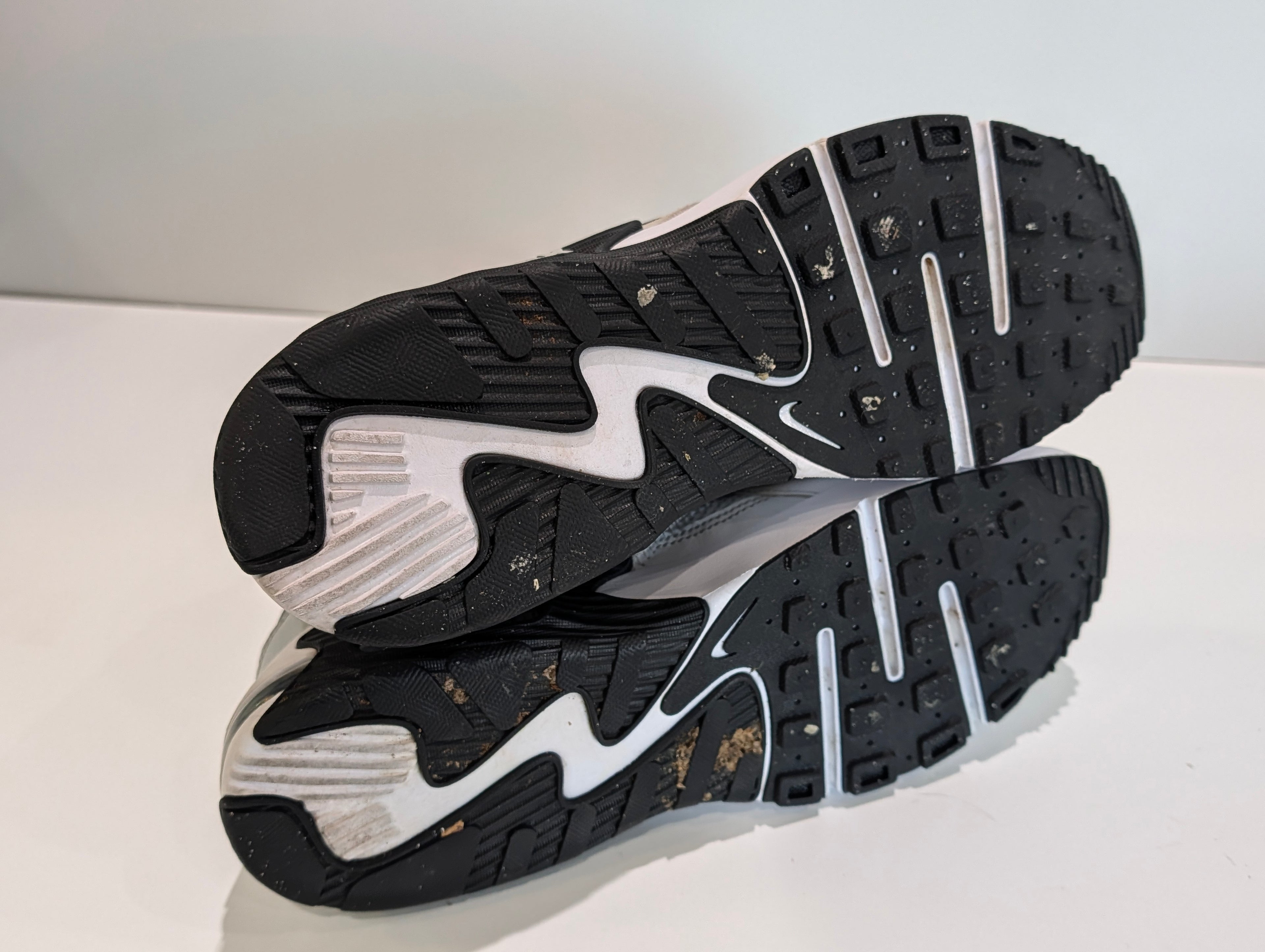 Nike Air Max Excee White Black Men’s Size 9.5 Running Shoes FN7304-100