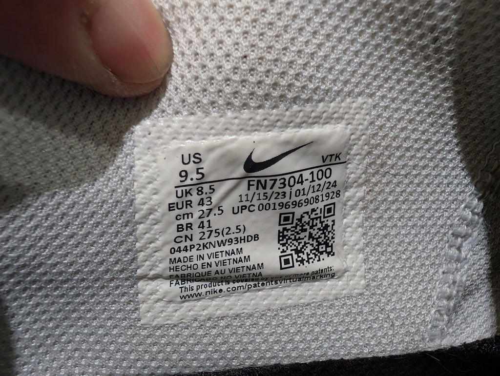 Nike Air Max Excee White Black Men’s Size 9.5 Running Shoes FN7304-100