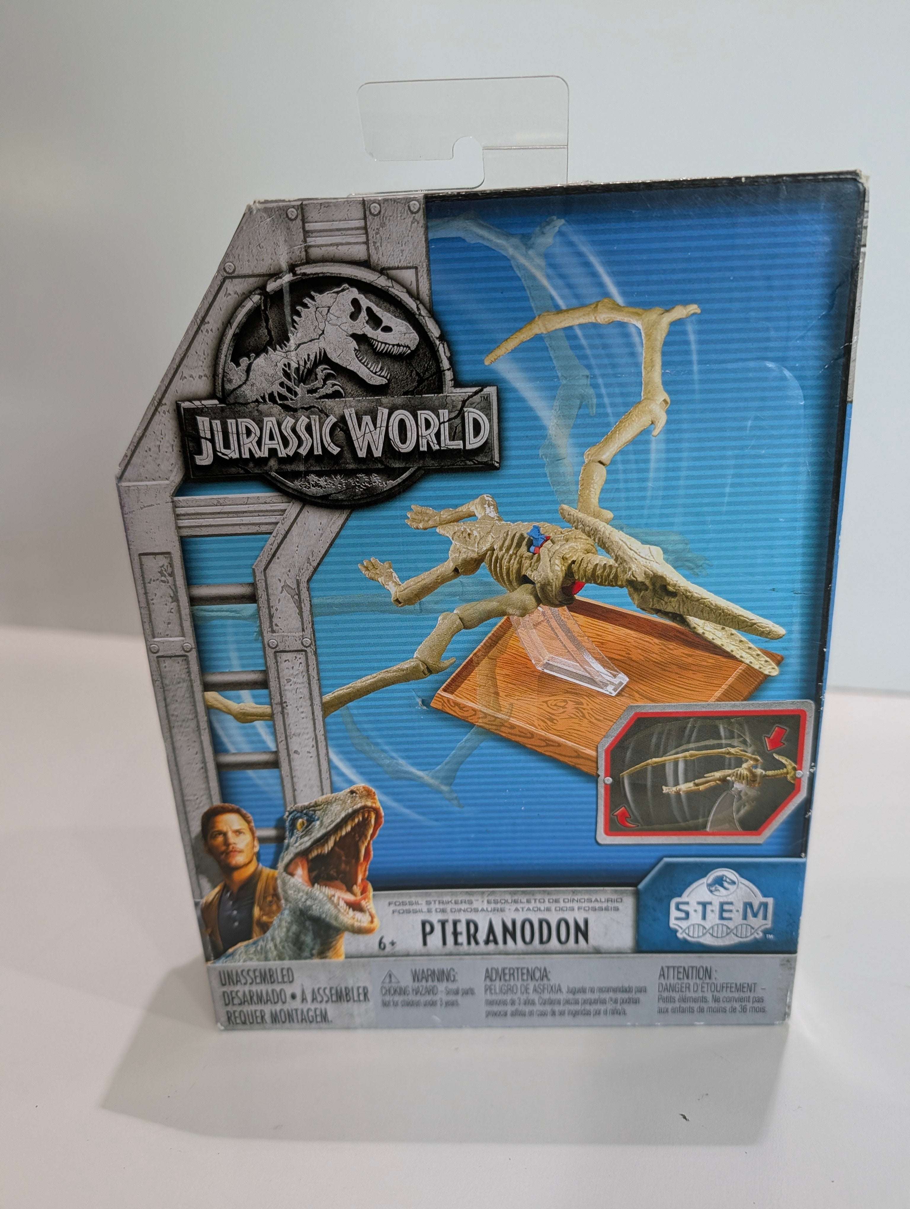 Jurassic World Pteranodon Fossil Strikers STEM Dinosaur Skeleton Toy Figure Kit