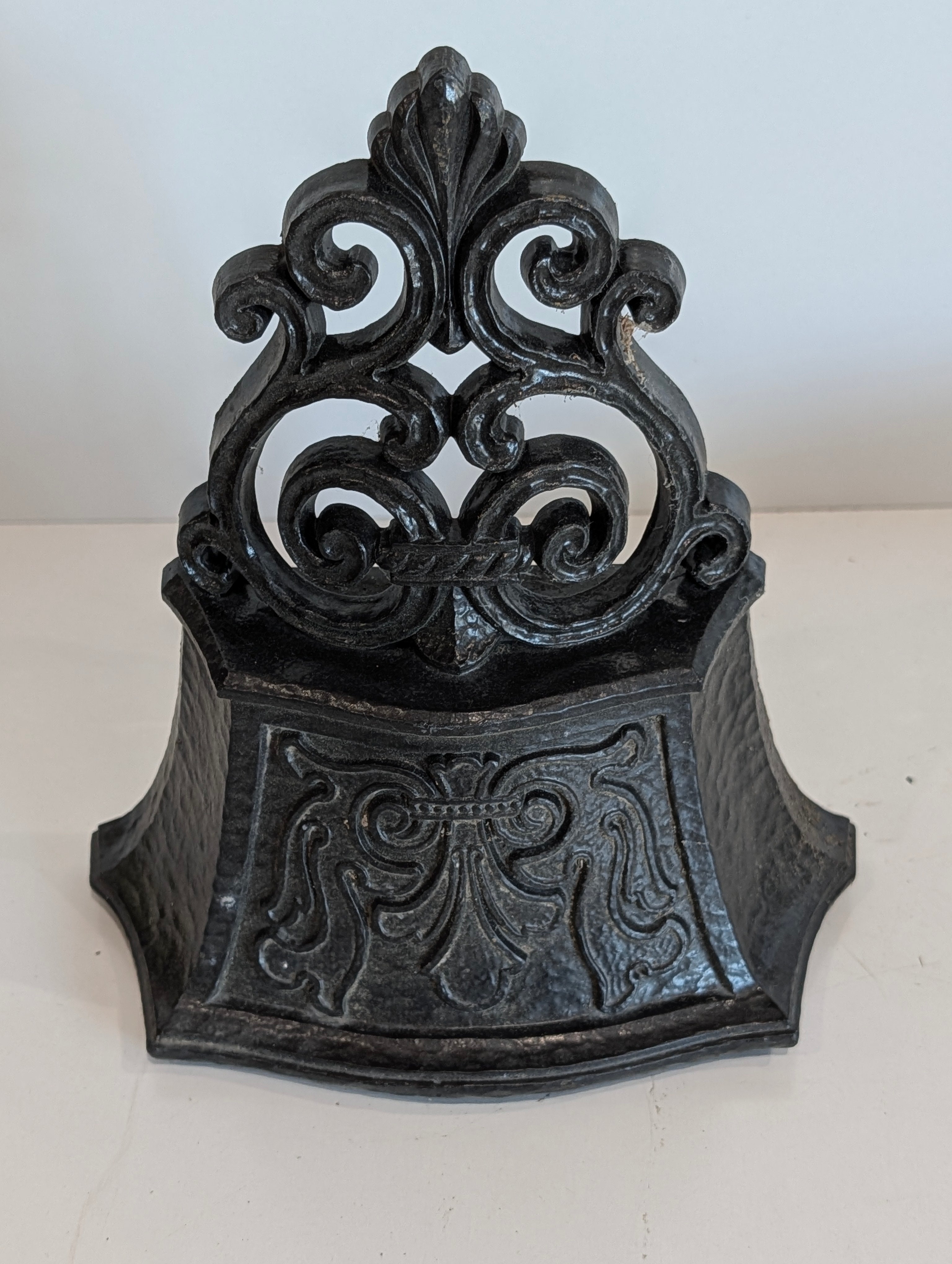 Vintage Ornate Wall Mount Mail Holder Letter Organizer Decorative Plastic Scroll